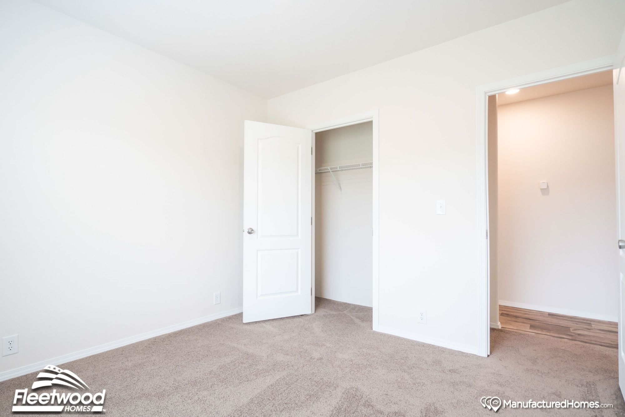 Empty medium sized room with a closet
