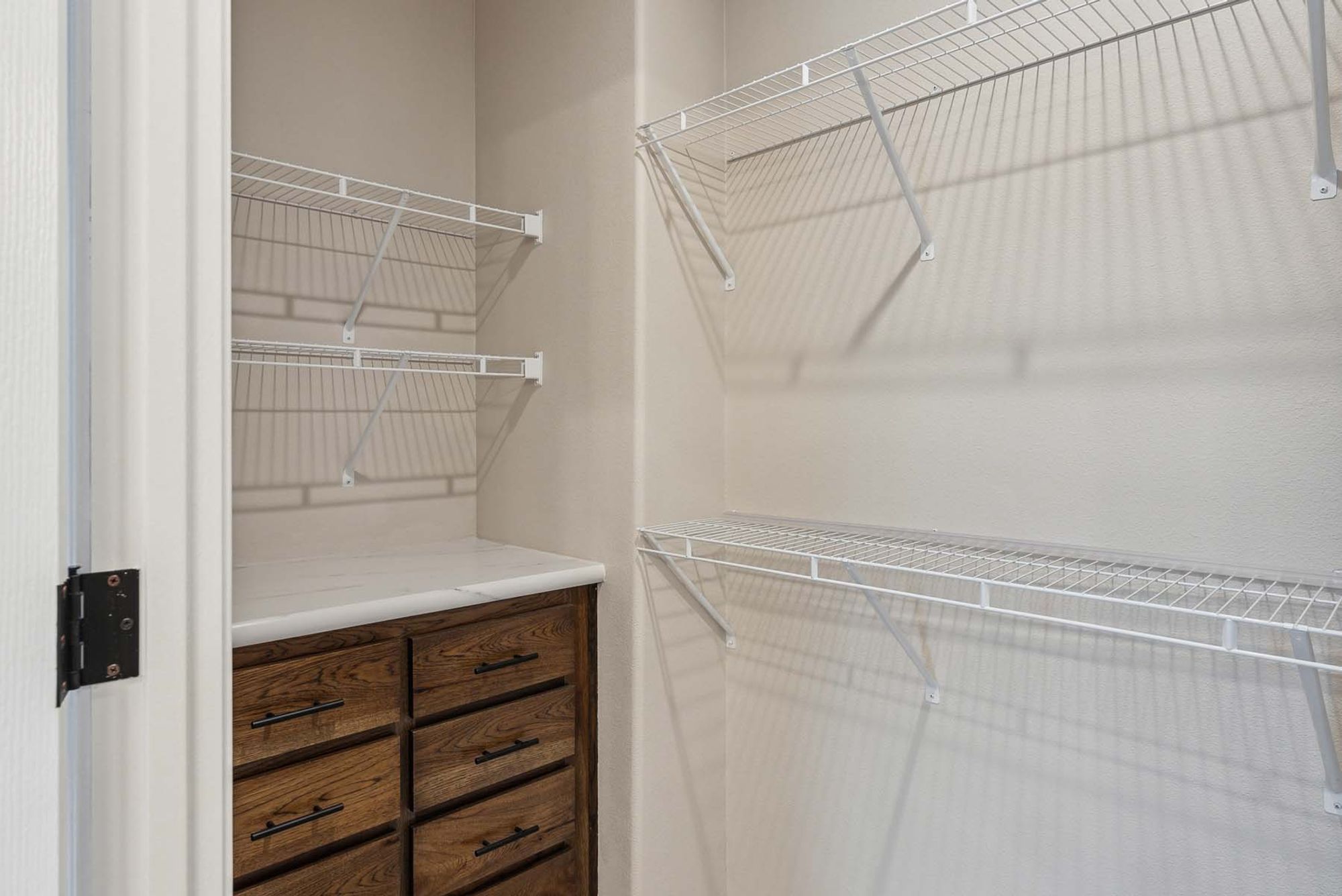 DreamWorks DW4603D primary closet 1
