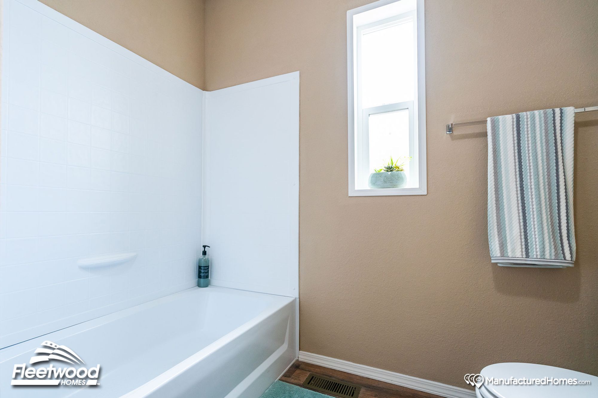 Mid-sized bathroom with a bathtub-shower combo.