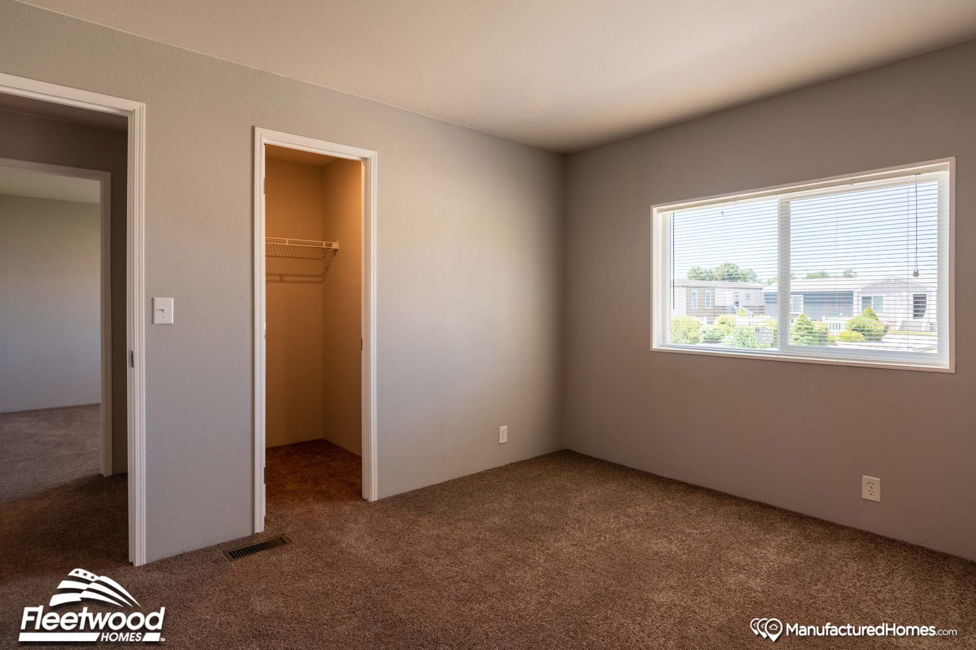 Empty mid-sized bedroom