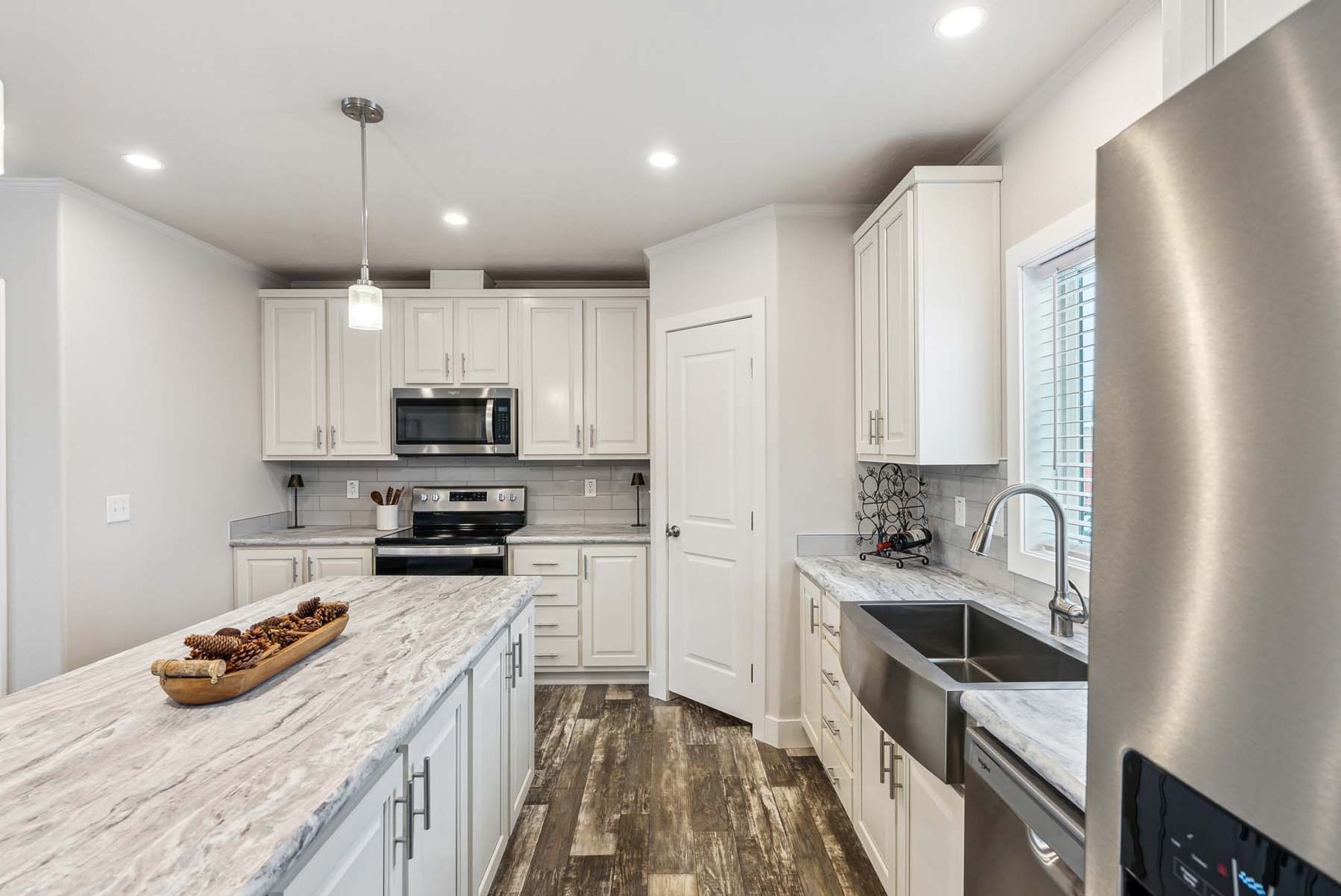 DreamWorks DW4764F kitchen 3