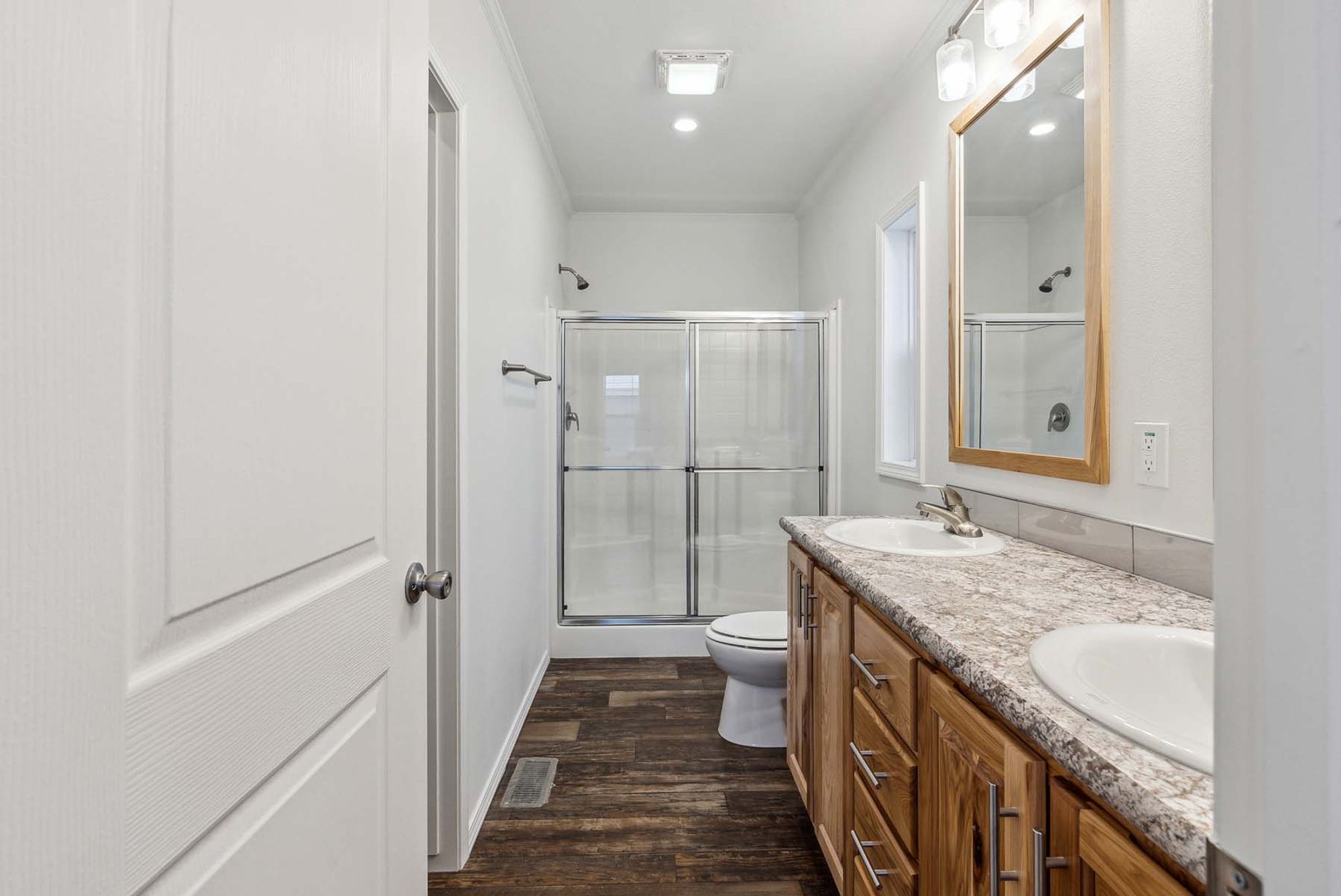 dreamworks dw4483b primary bath 1