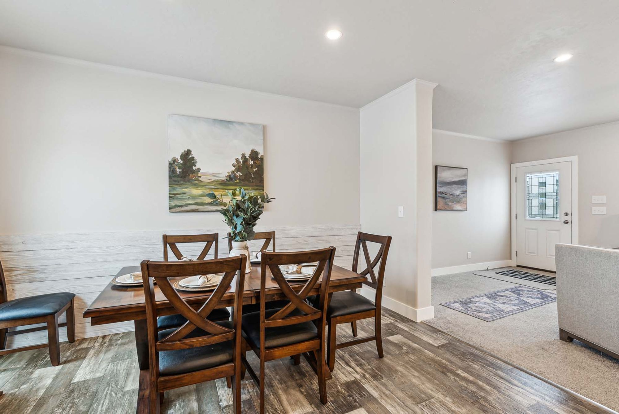 DreamWorks DW4764F dining room 1