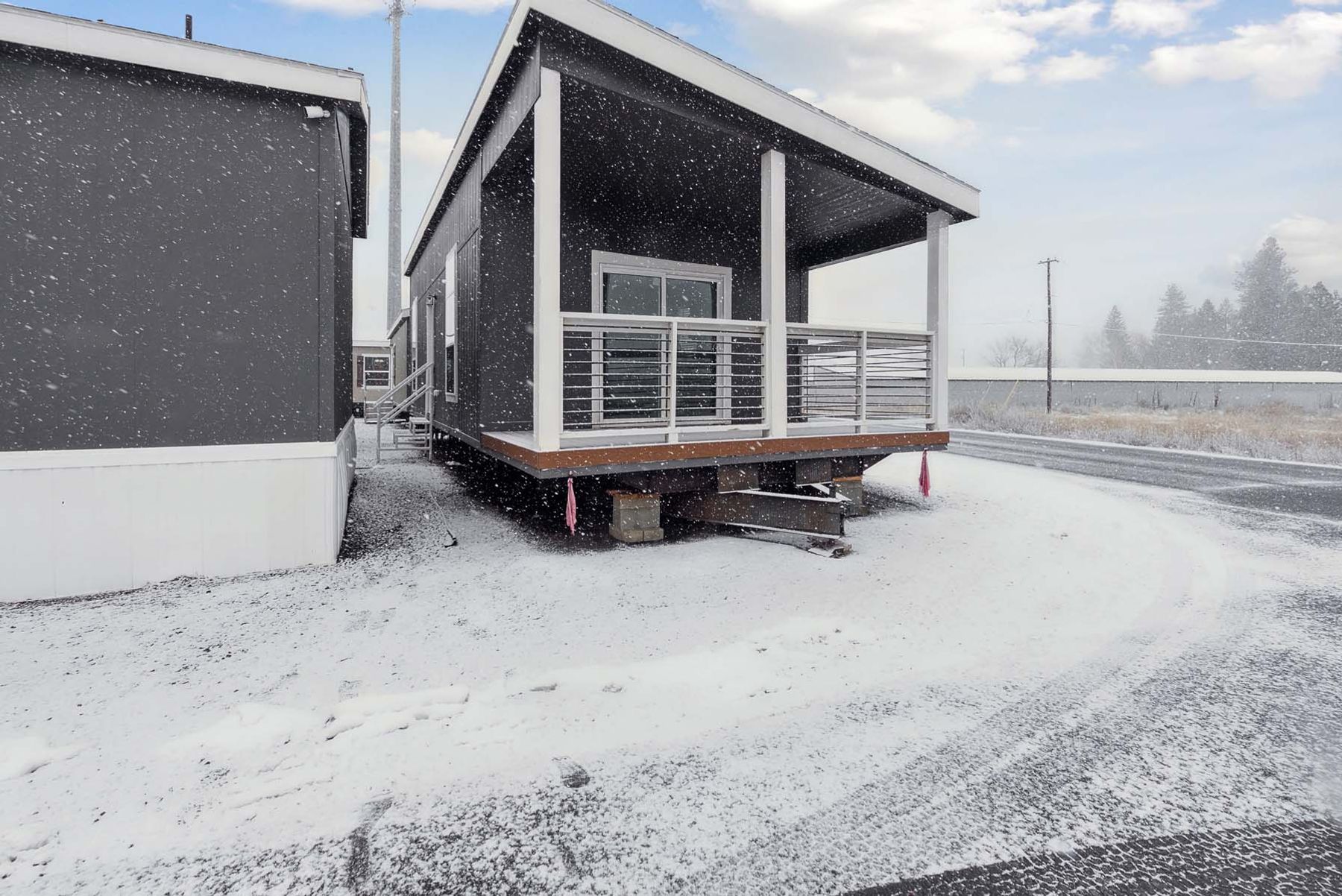 ADU 2321B exterior 2