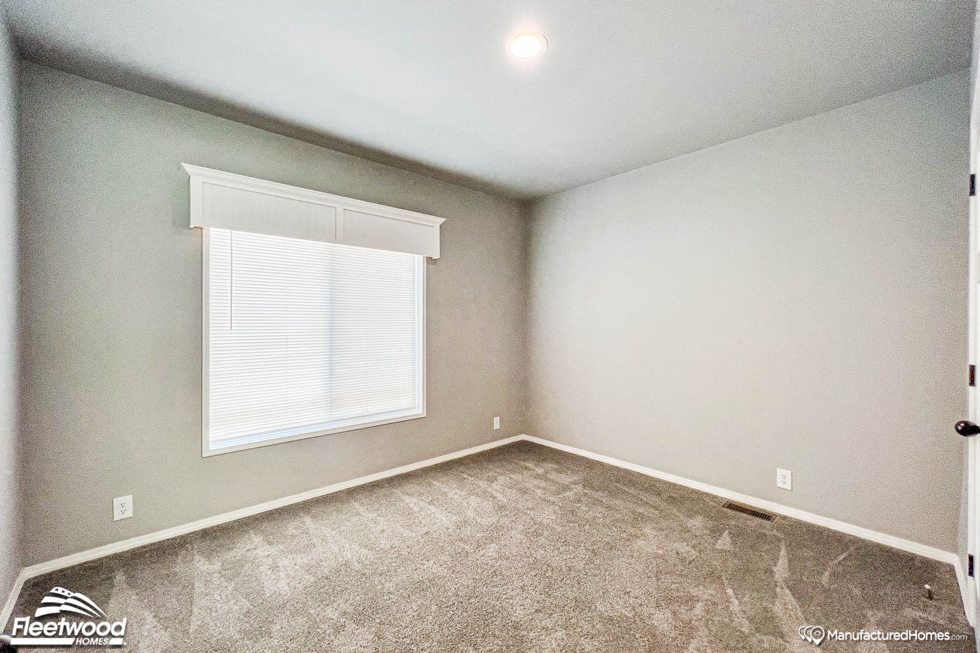 Mid-sized empty bedroom