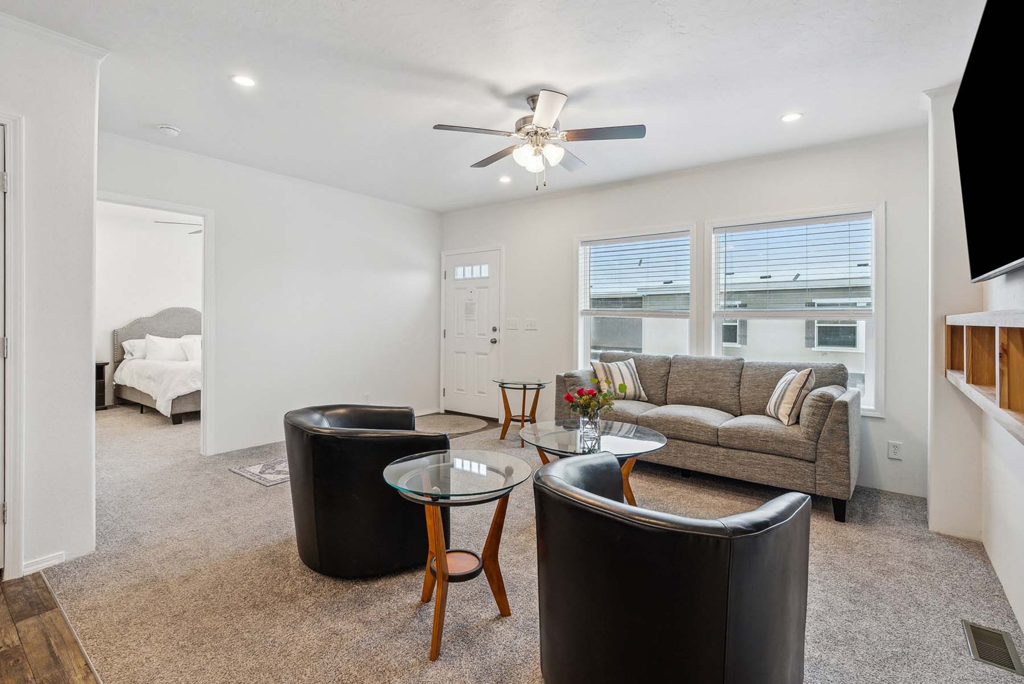 dreamworks dw4483b living room 2
