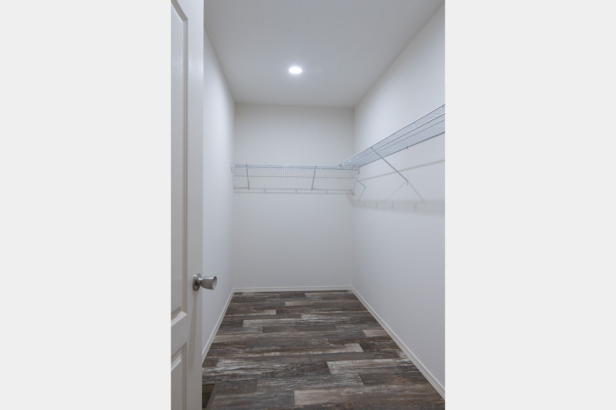 Hidden Valley HV4764M Master Closet