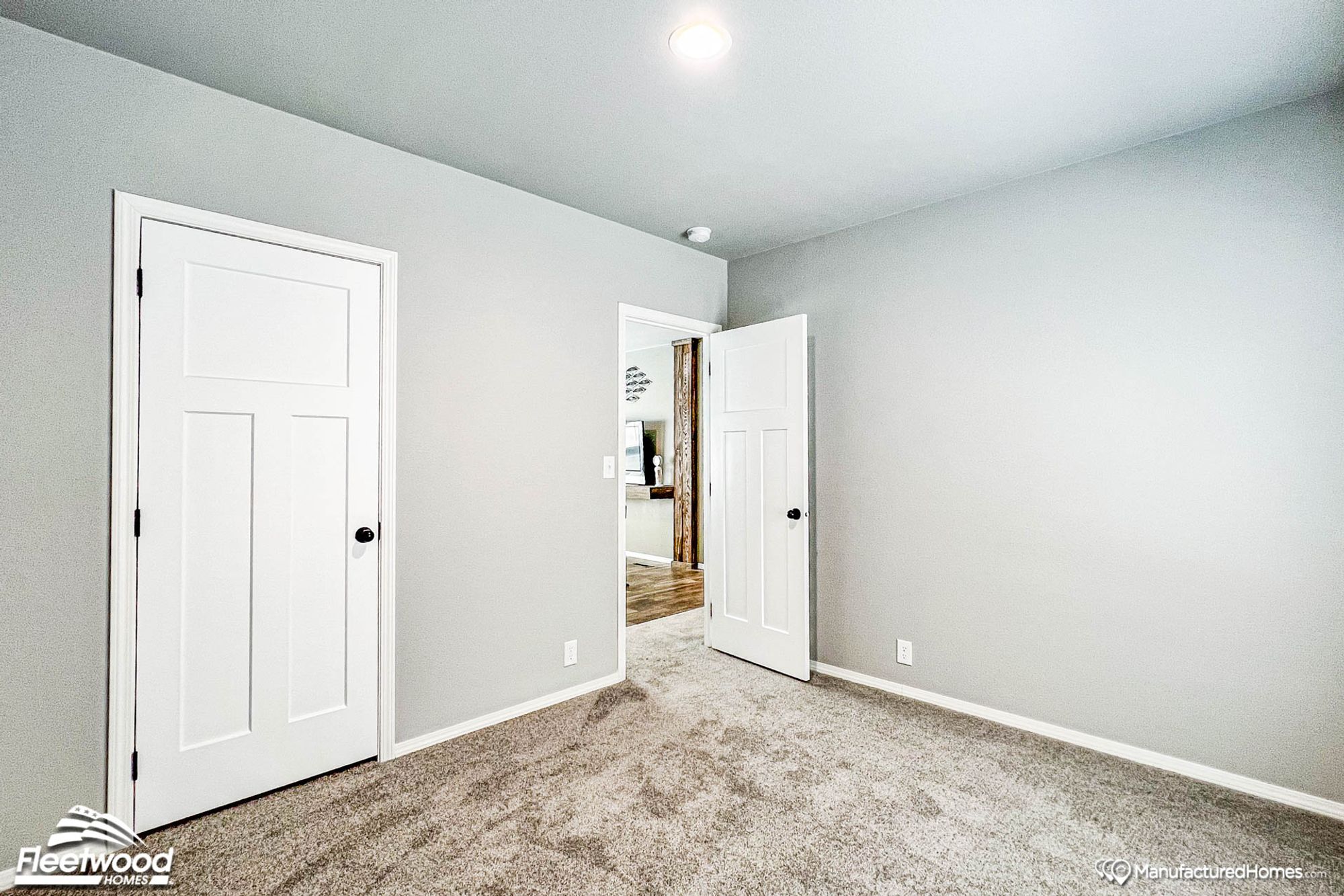Mid-sized empty bedroom