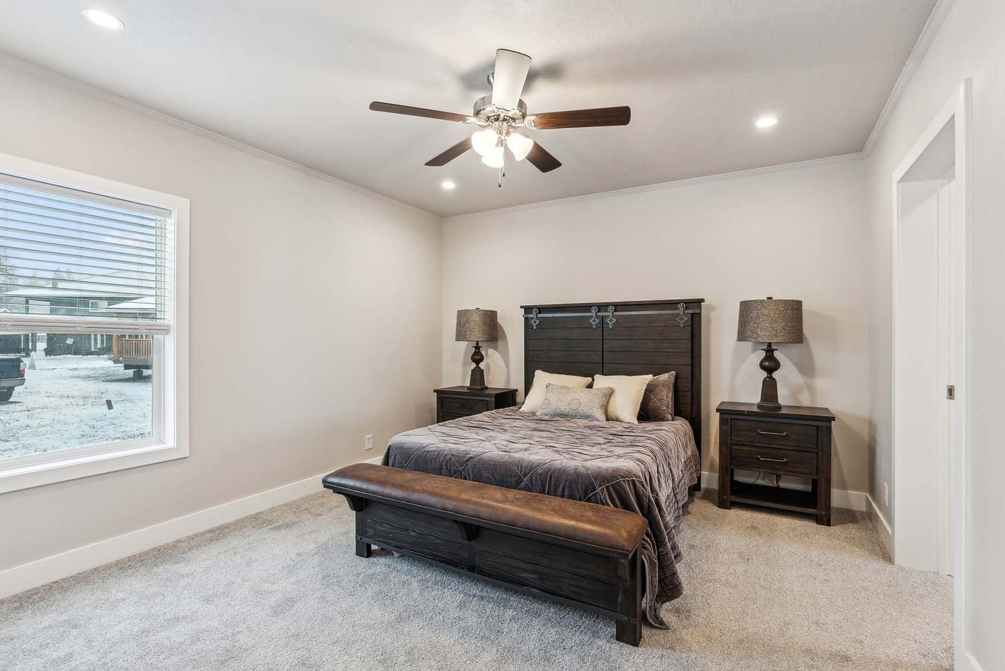 DreamWorks DW4764F primary bedroom 1
