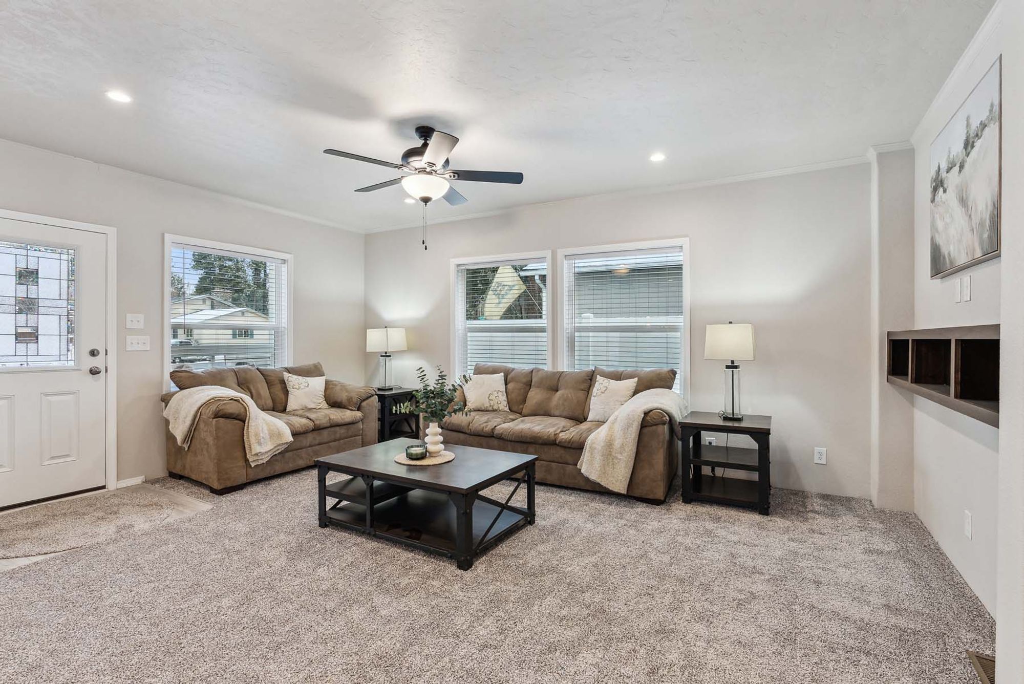 DreamWorks DW4603D living room 1