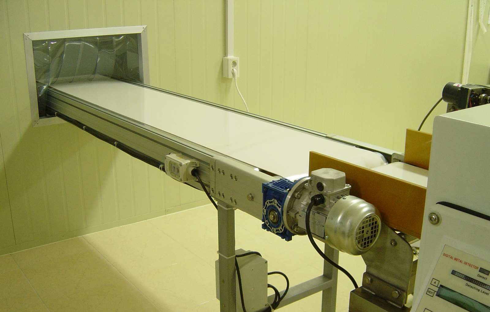 레드컨베이어_경기도기업_금속검출기컨베이어 1