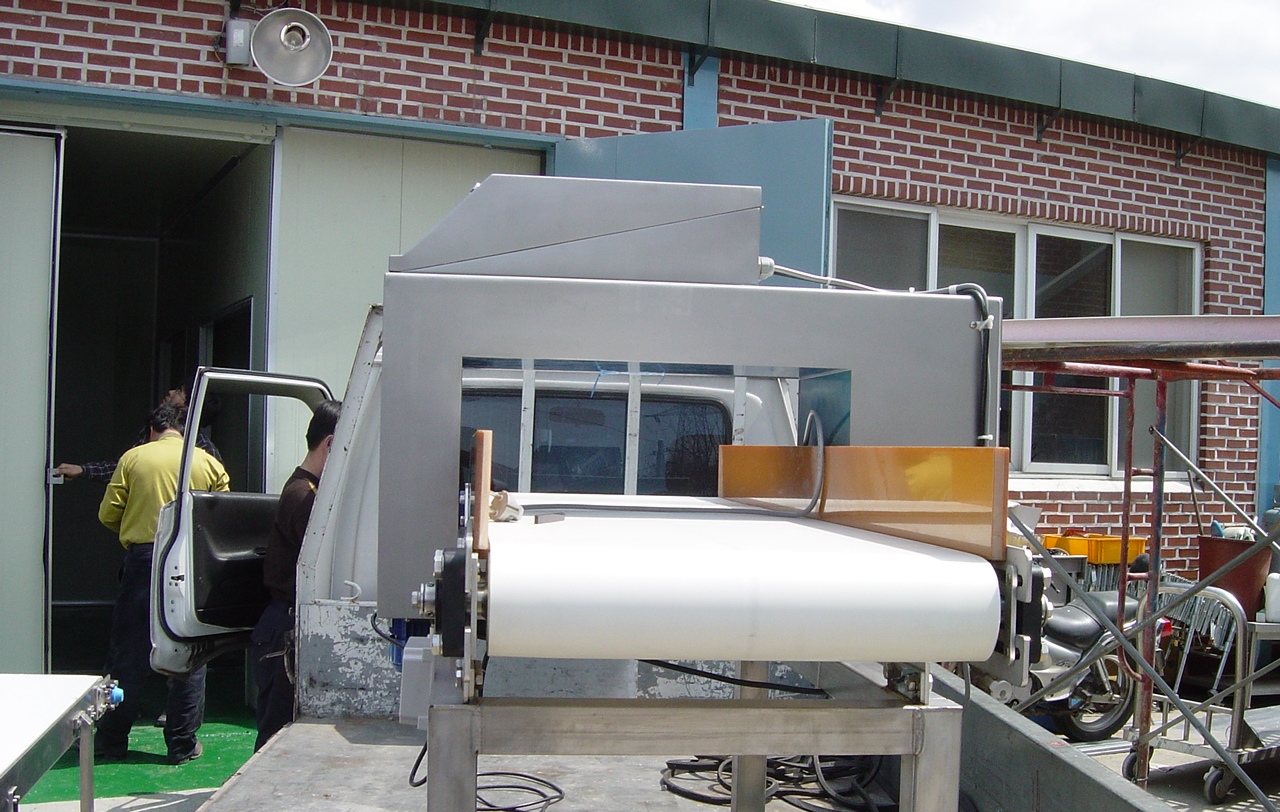 레드컨베이어_경기도기업_금속검출기컨베이어 2

