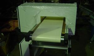 Cover Image for 레드 컨베이어 | 금속 검출기 벨트 컨베이어