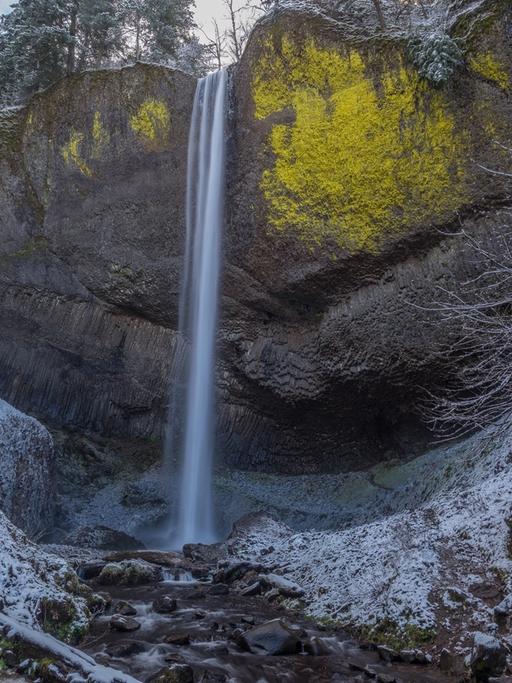 Latourell Falls in the Winter