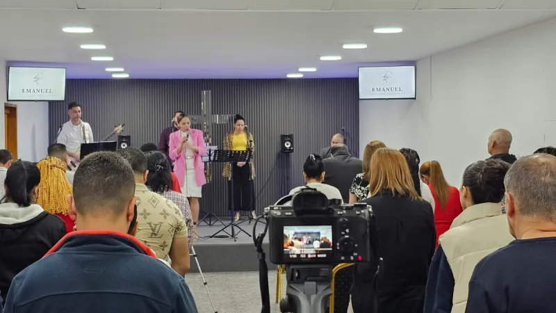 Alabanza durante un culto