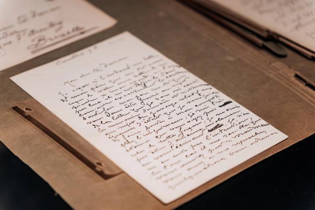 **Photographie réalisée lors d’une visite au Musée Félicien Rops à Namur, en Belgique.** Cette image s’inscrit dans une démarche de **photographie culturelle et artistique**, mettant en valeur l’atmosphère et l’univers du musée consacré à l’artiste belge Félicien Rops.