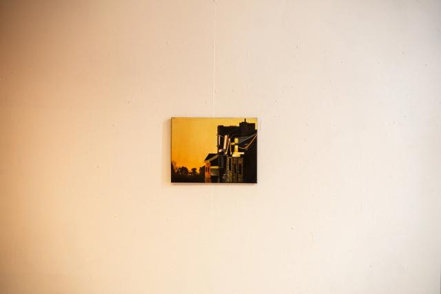 Lors de ma dernière année de bachelier, j’ai été l’un des principaux créateurs visuels de la communication de l’École Supérieure des Arts Saint-Luc Liège. En tant que photographe, j’ai assuré la couverture photographique des différents événements de l’école : vernissages, expositions, événements culturels, conférences et projets artistiques.  Mon rôle consistait à documenter la vie de l’établissement et à créer des images destinées à sa communication visuelle et digitale. À travers mes photographies, j’ai cherché à retranscrire l’atmosphère des événements, mettre en valeur les travaux des étudiants et artistes, et raconter la vie de l’école en images.  Cette expérience m’a permis de développer mon approche de la photographie événementielle, tout en travaillant dans un environnement artistique et culturel particulièrement riche à Liège.