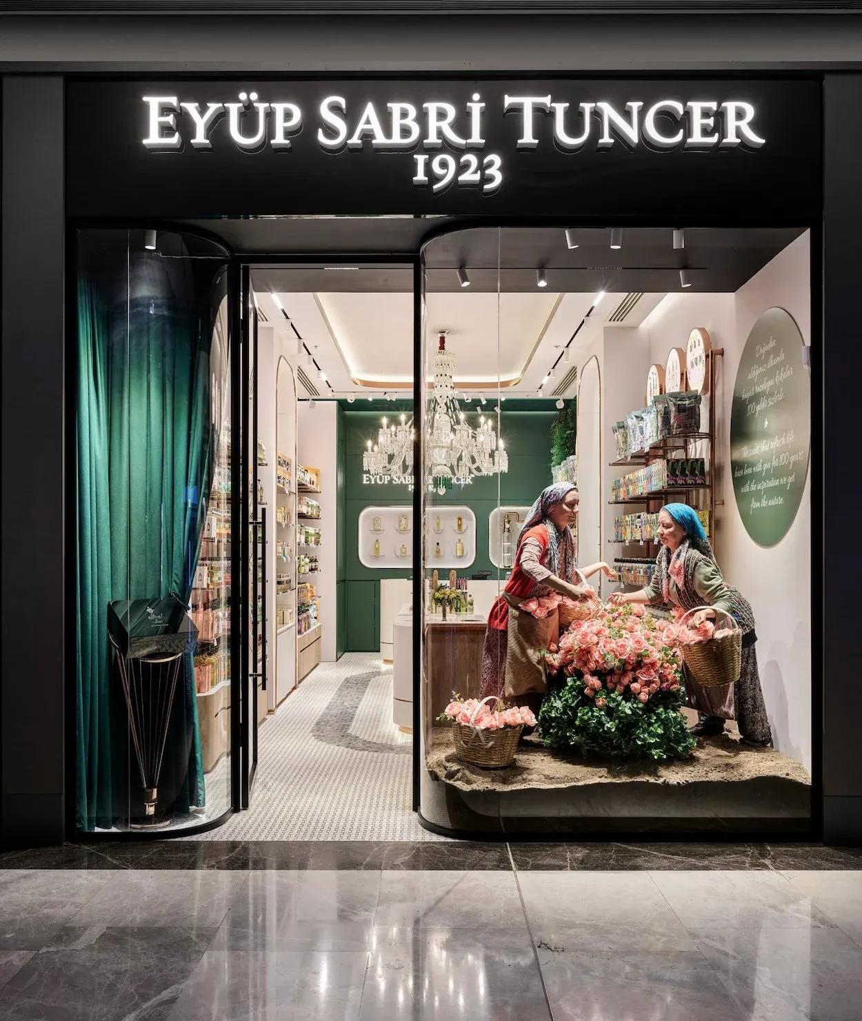 Eyüp Sabri Tuncer Mağaza – 1