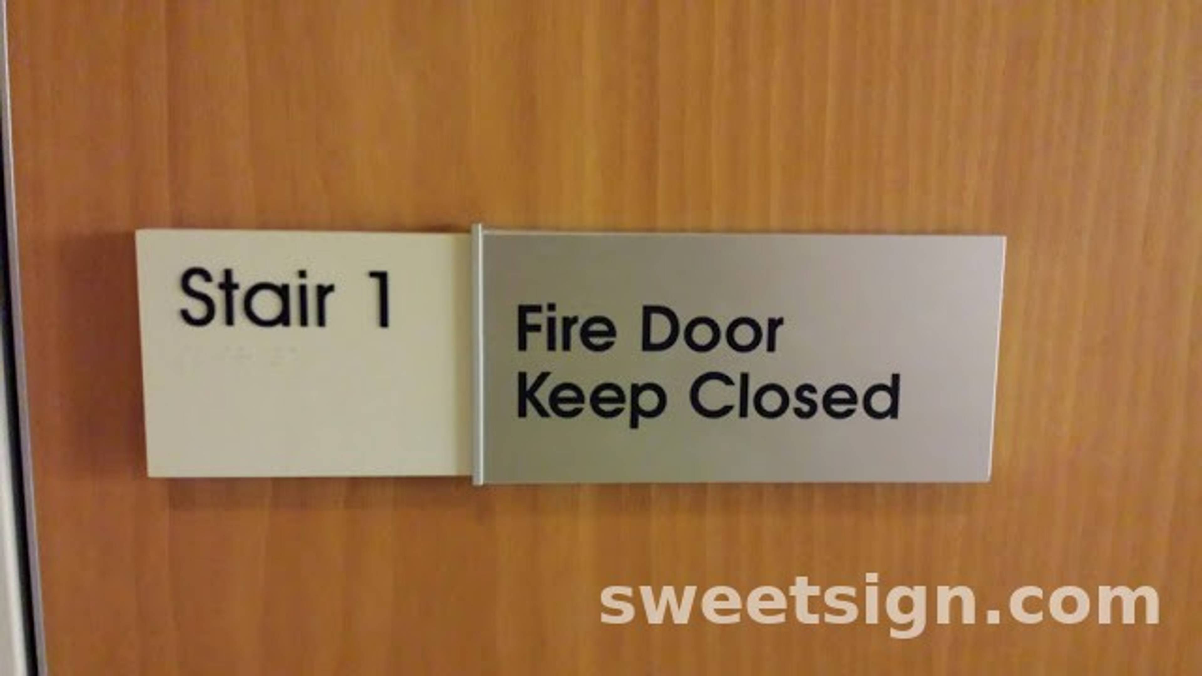 Stairwell safety sign with fire door keep closed instruction