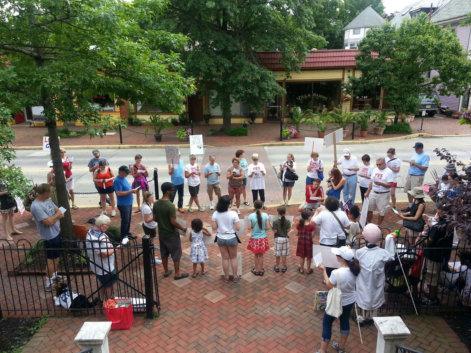 GMO Labeling vs. Banning