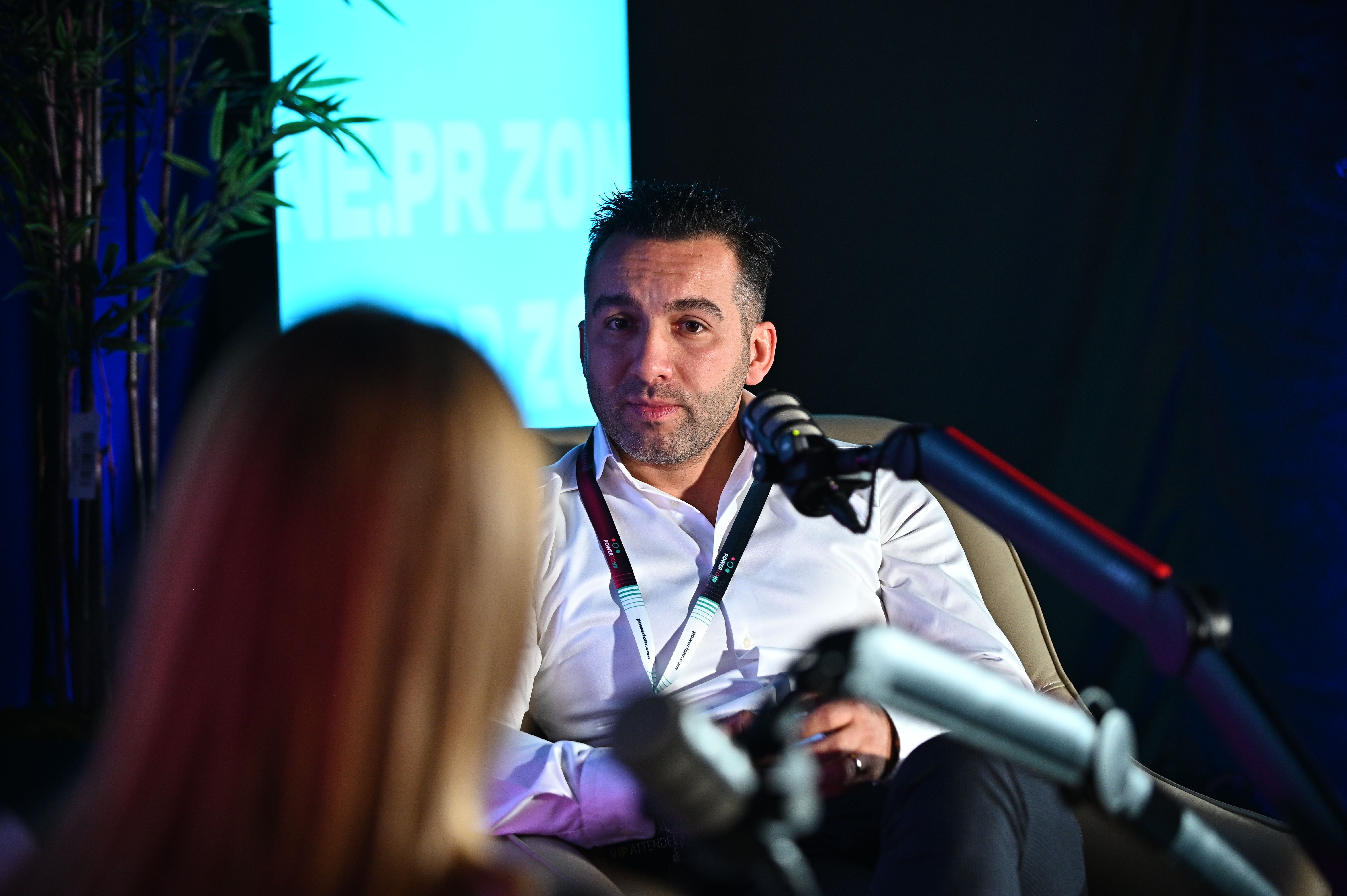 Si po ndërtohet tradita e modës "Made in Kosova" me Luciano dhe Këmishëria – Arianit Musliu
