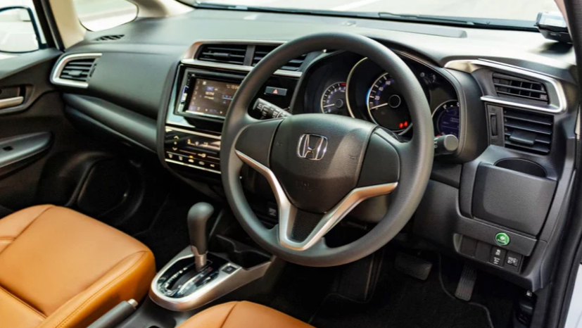 Honda Fit 1.3GF interior