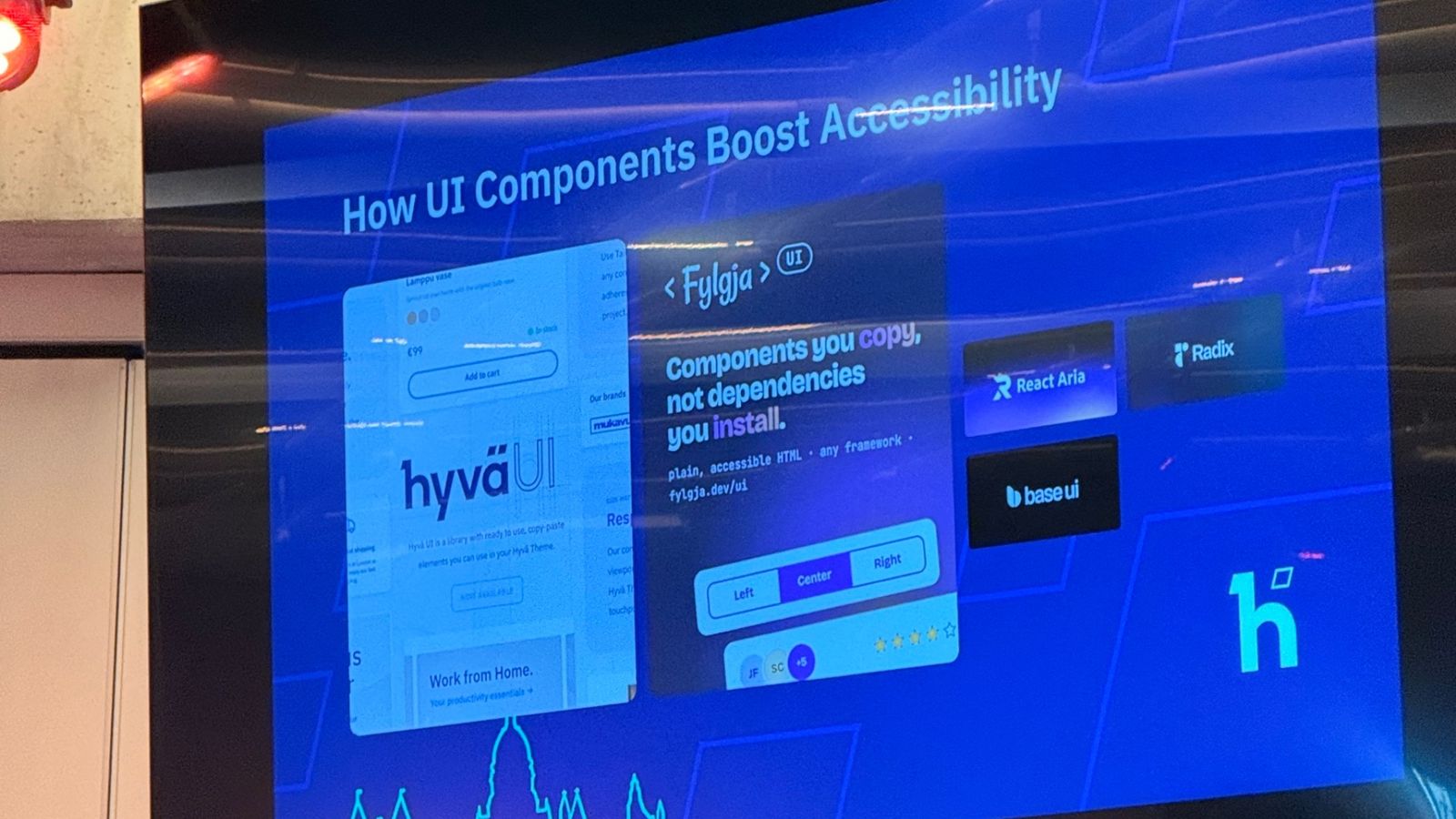 Slide-ul „How UI Components Boost Accessibility” din prezentarea Hyvä: Hyvä UI alături de Fylgja UI, React Aria, Radix și Base UI.