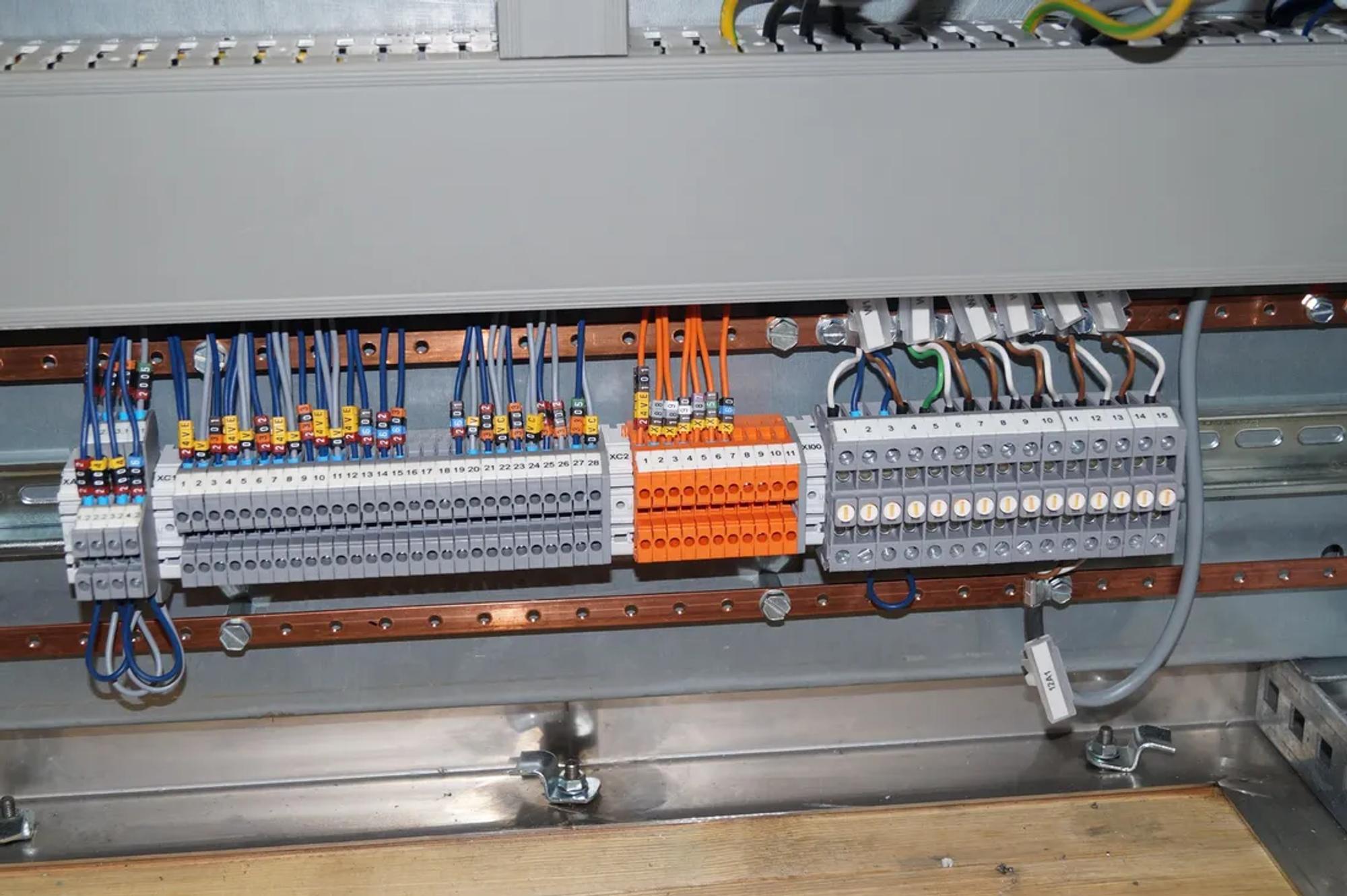 Câblage d'armoire électrique industrielle réalisé par ASL2i · réalisation 12