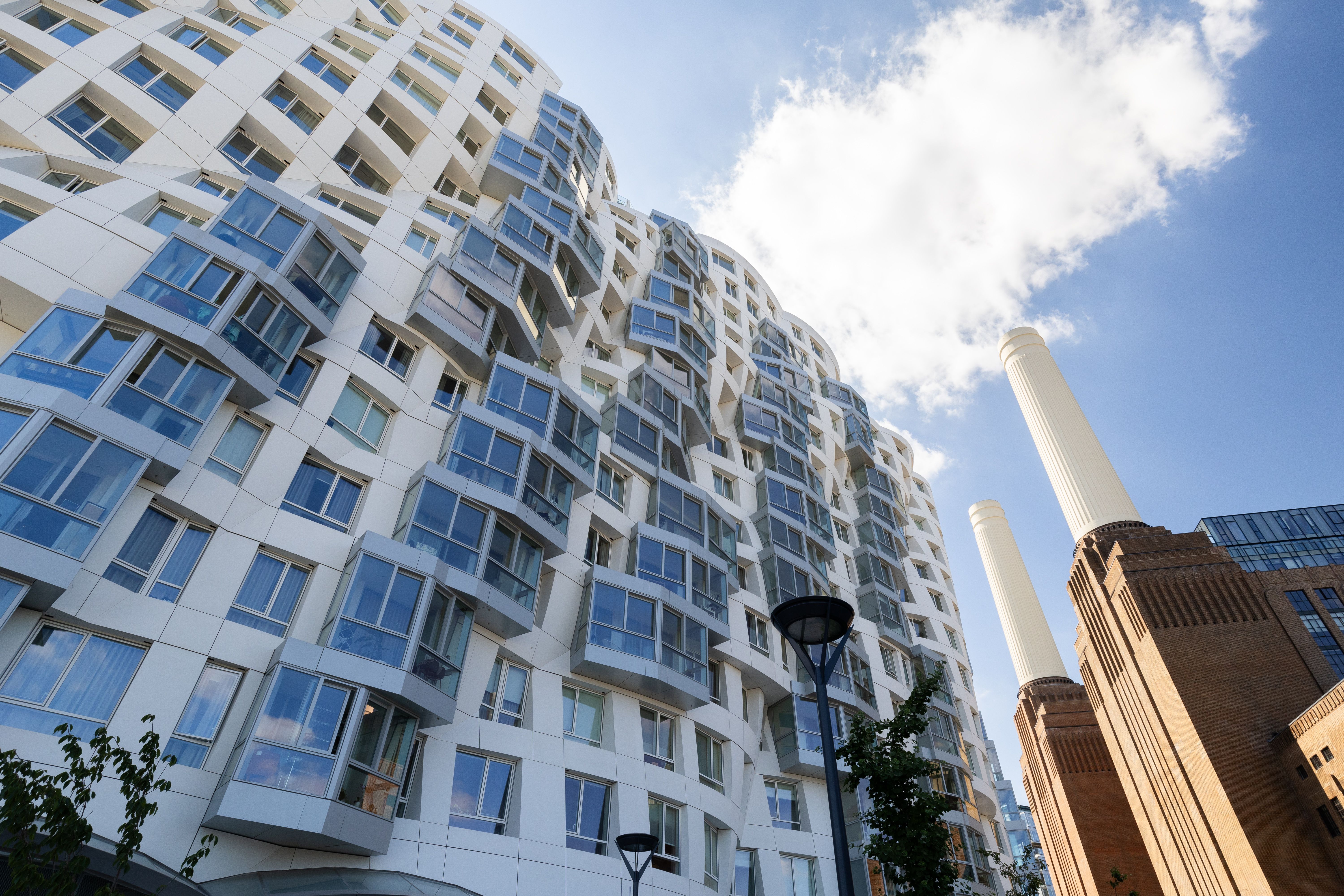 The view of Electric Bouleward at Battersea focusing on the Battersea Gardens