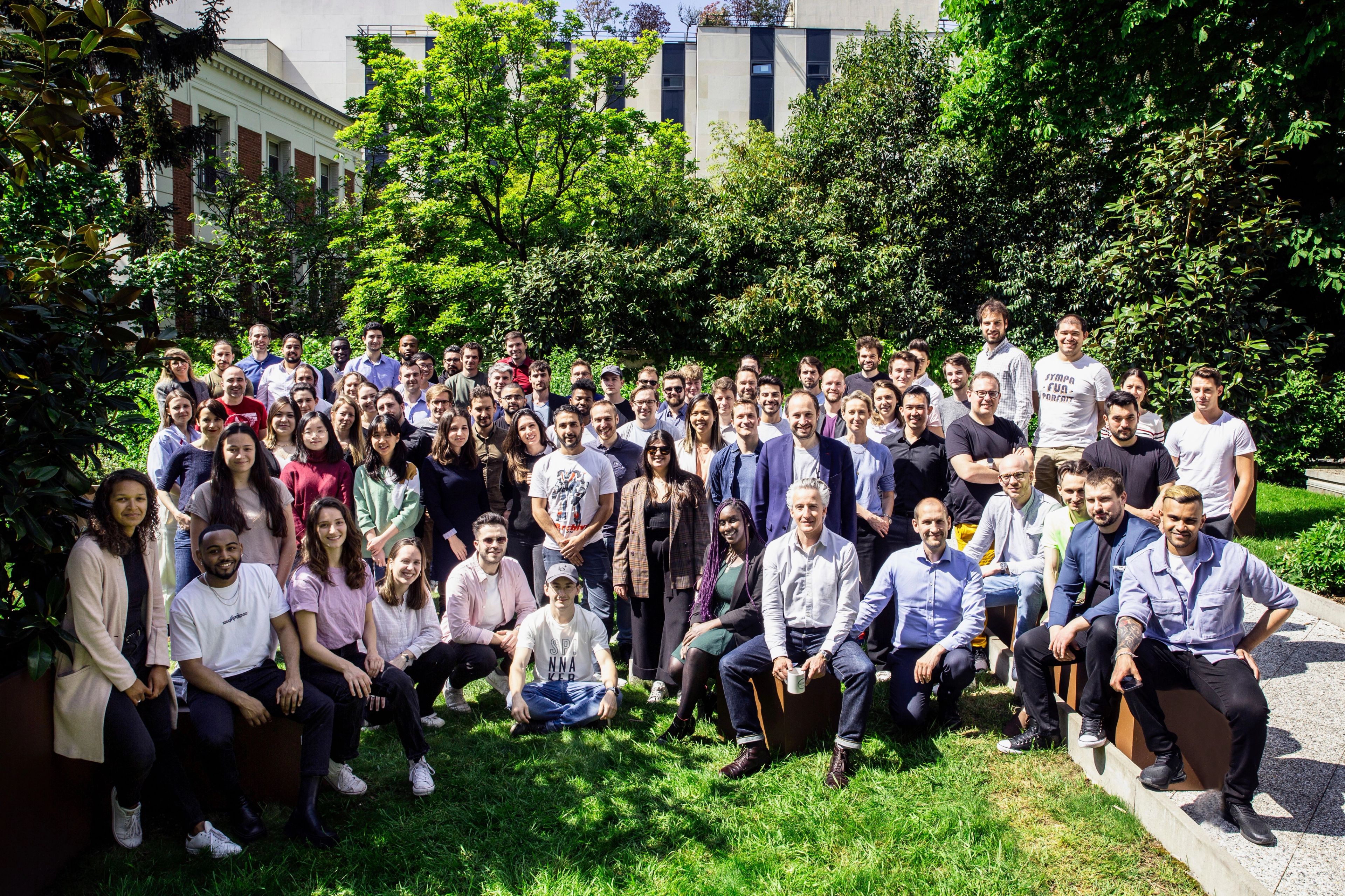 Group of Baracoda employees outside