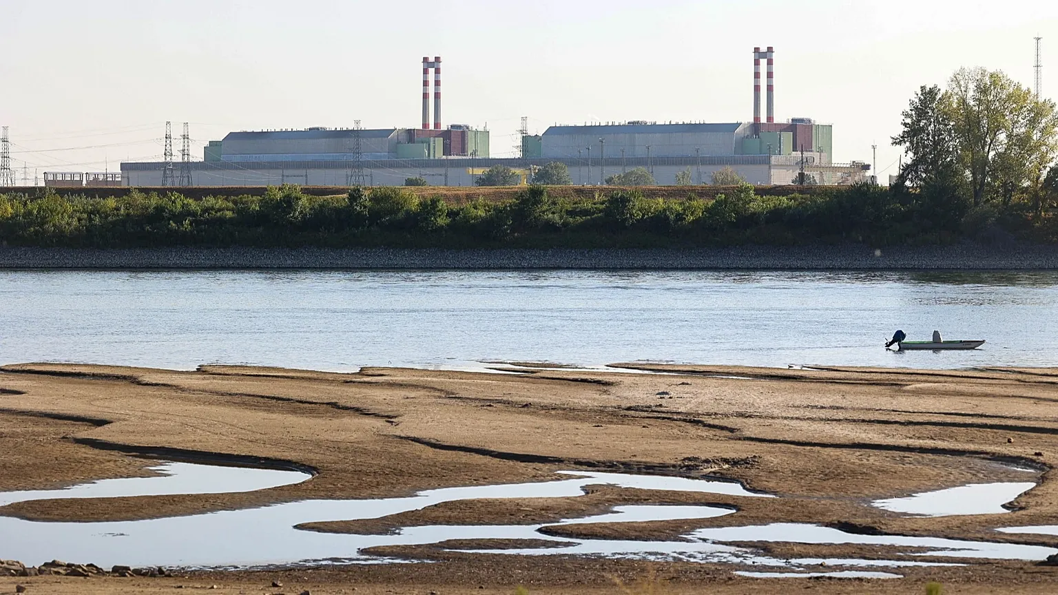 Image of Hungary's Paks nuclear plant on the Danube