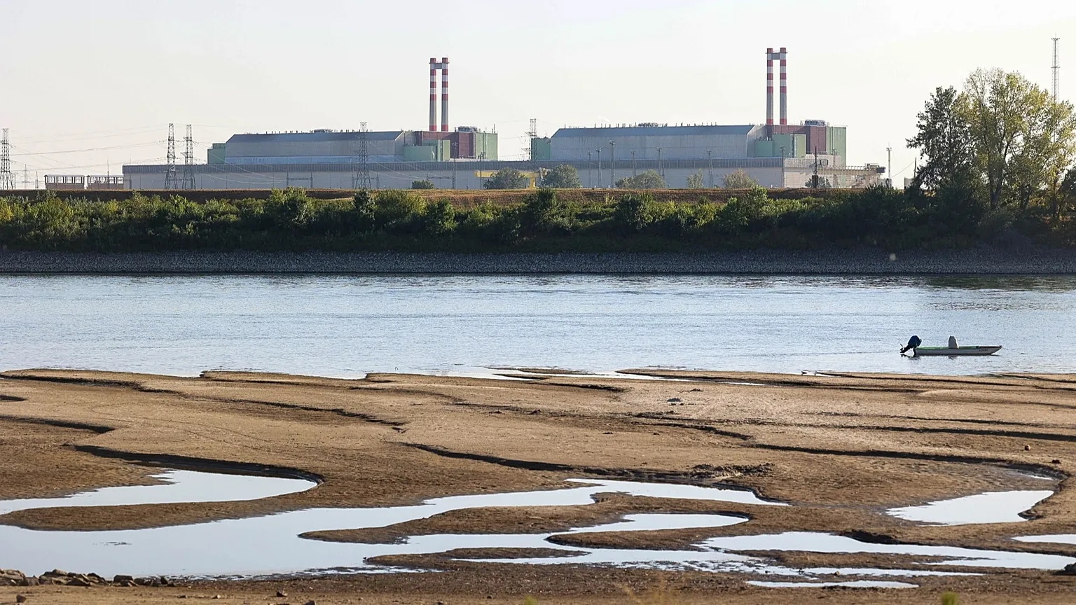 Image of Hungary's Paks nuclear plant on the Danube