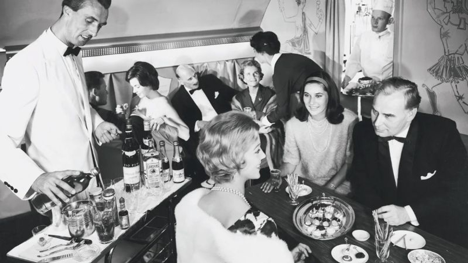 Cocktail hour on Lufthansa’s first-class ‘Senator’ service in 1958 // Airline: Style at 30,000 Feet/Keith Lovegrove