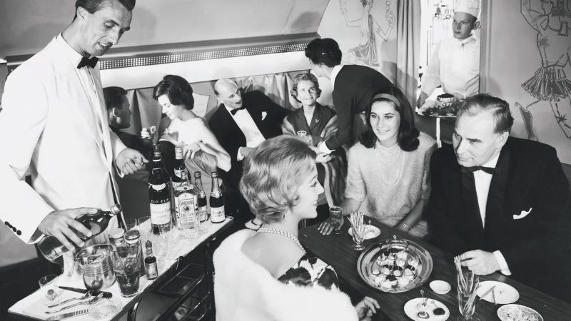 black and white image of cocktail hour on Lufthansa’s first-class ‘Senator’ service in 1958