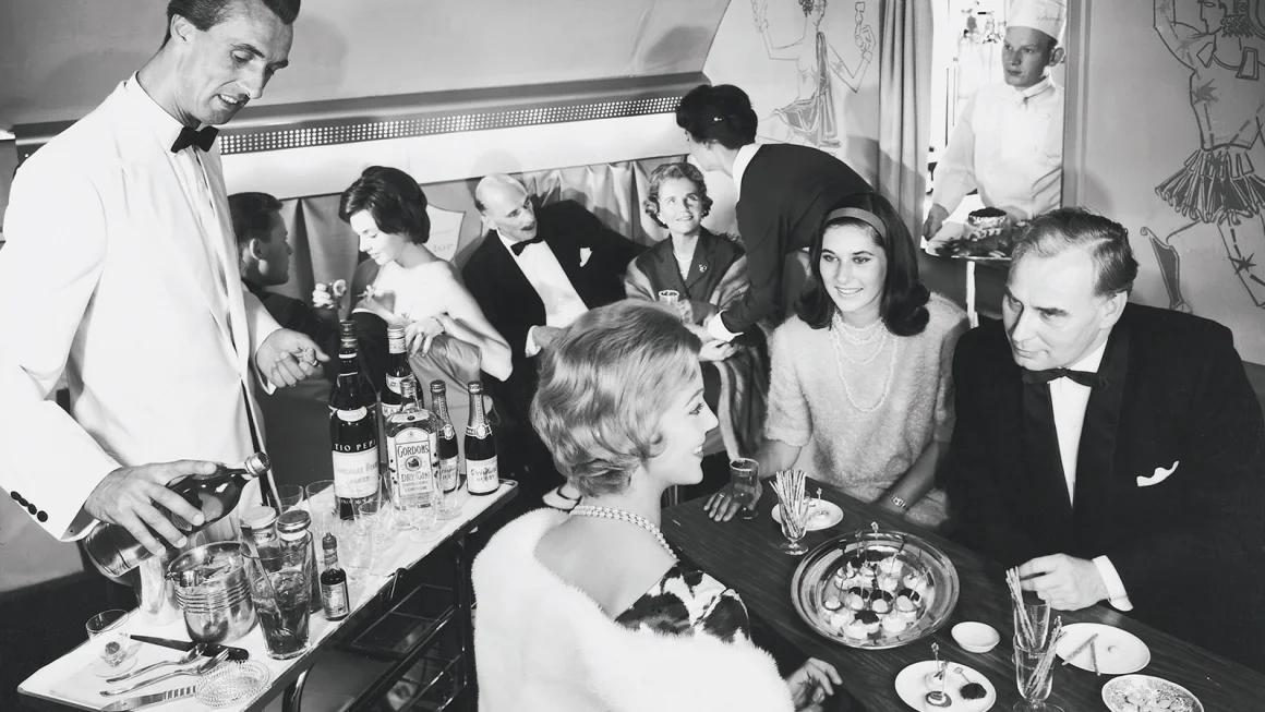 Cocktail hour on Lufthansa’s first-class ‘Senator’ service in 1958