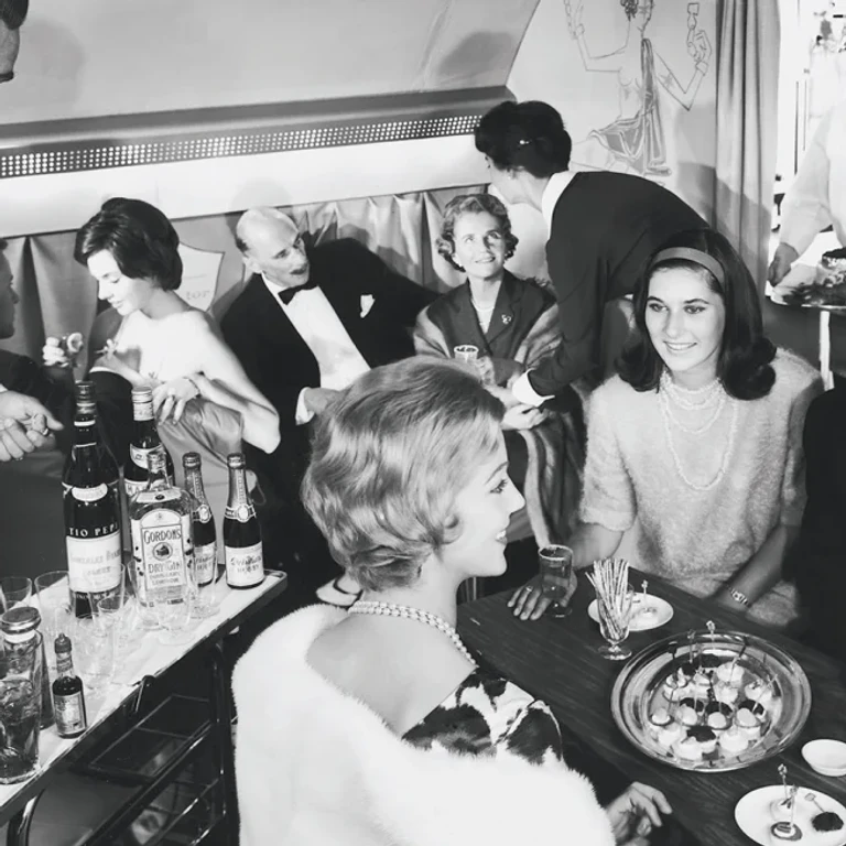 Cocktail hour on Lufthansa’s first-class ‘Senator’ service in 1958