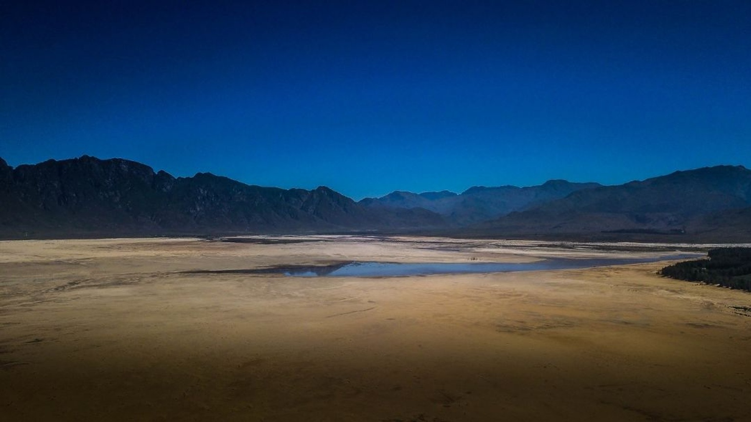 Image of the Theewaterskloof Dam in South Africa