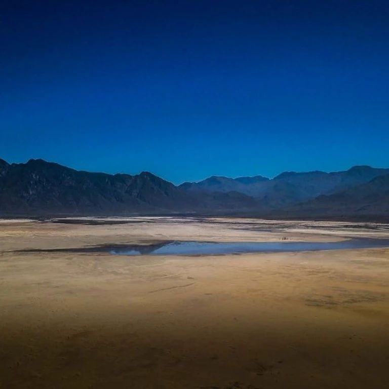 Image of the Theewaterskloof Dam in South Africa