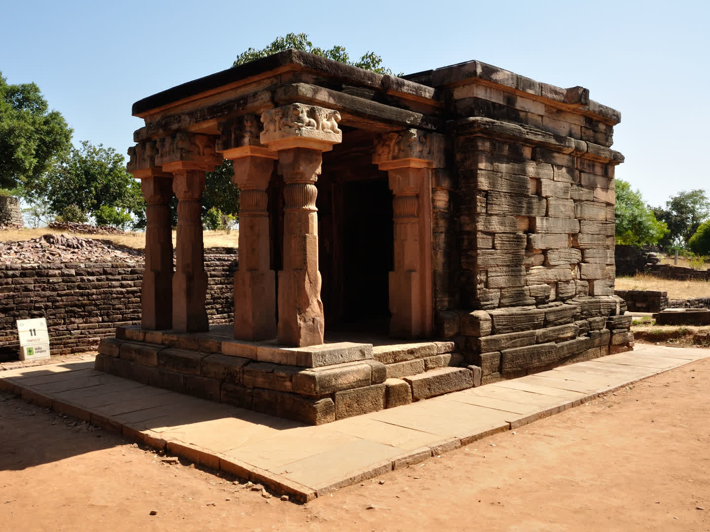 File:Mithuna, Nachna, Parvati-Tempel 2.jpg - Wikipedia