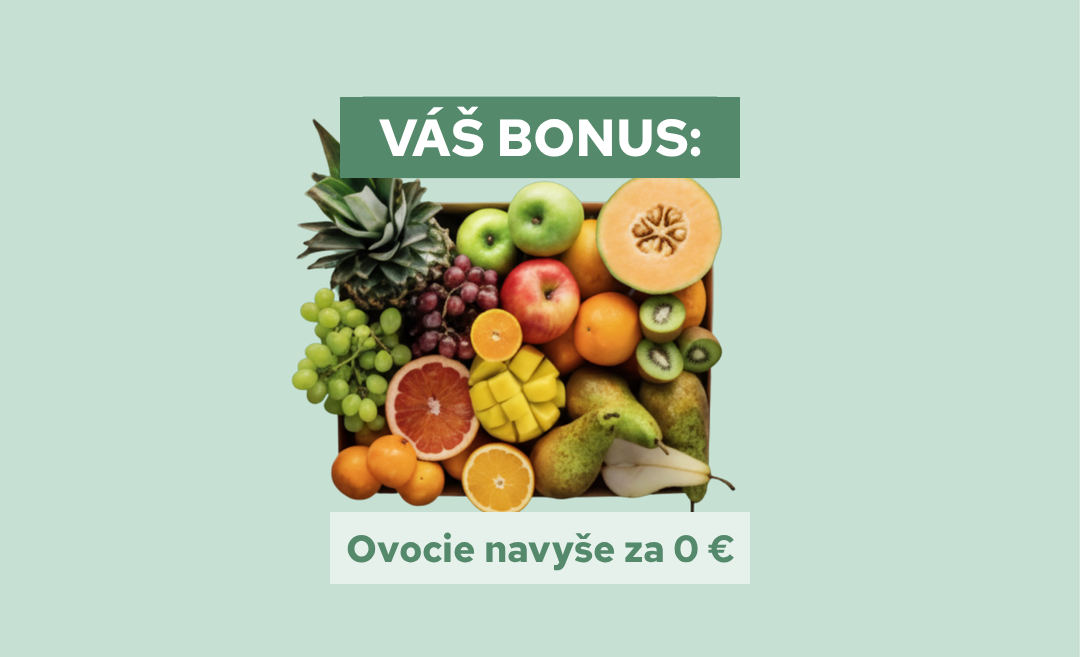 Ovocný box plný ovocia: ananás, hrušky, melón, mango, kiwi.