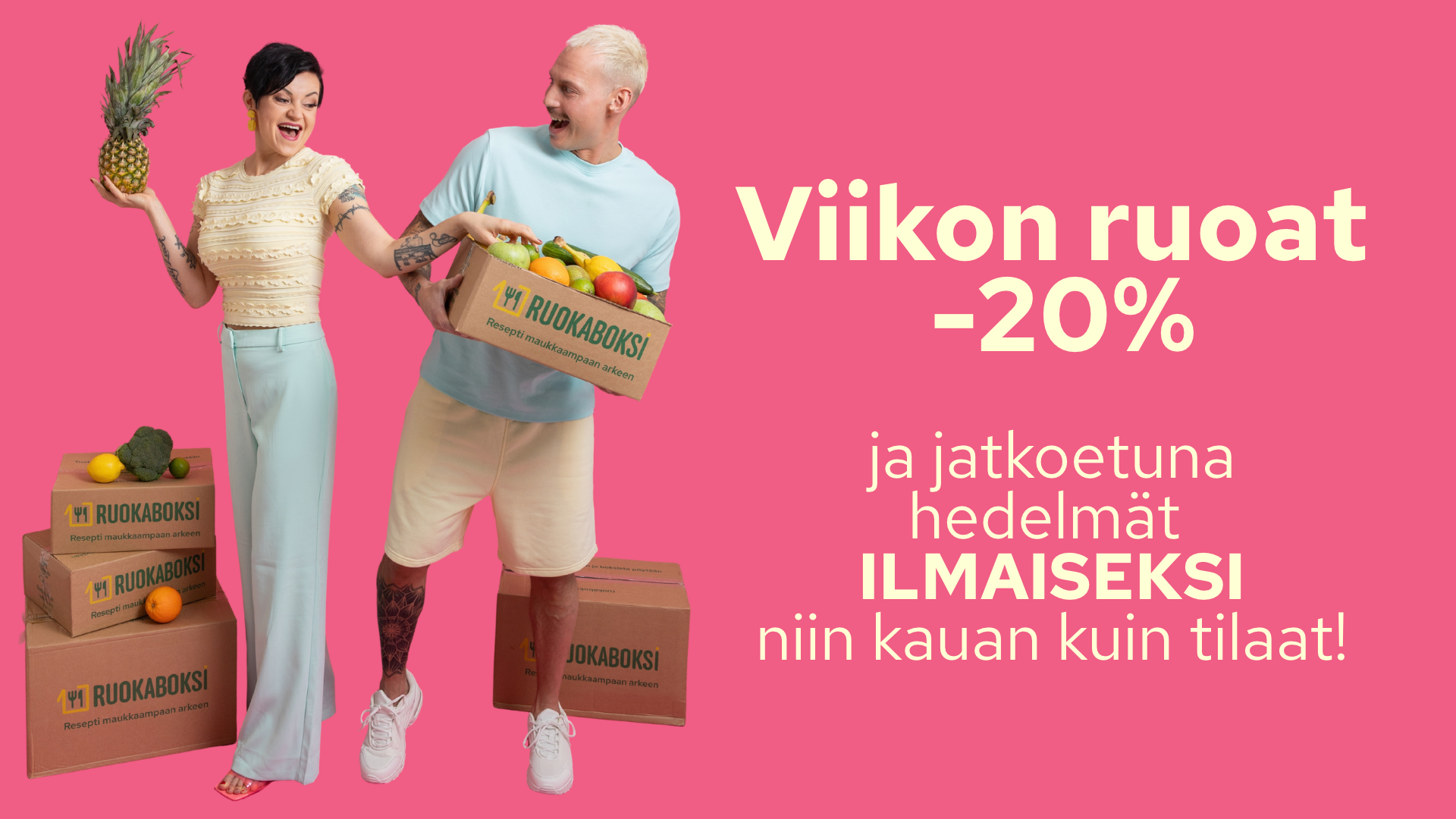 Hedelmät ilmaiseksi, nainen haluaa ottaa hedelmän miehen pitelemästä hedelmälaatikosta.