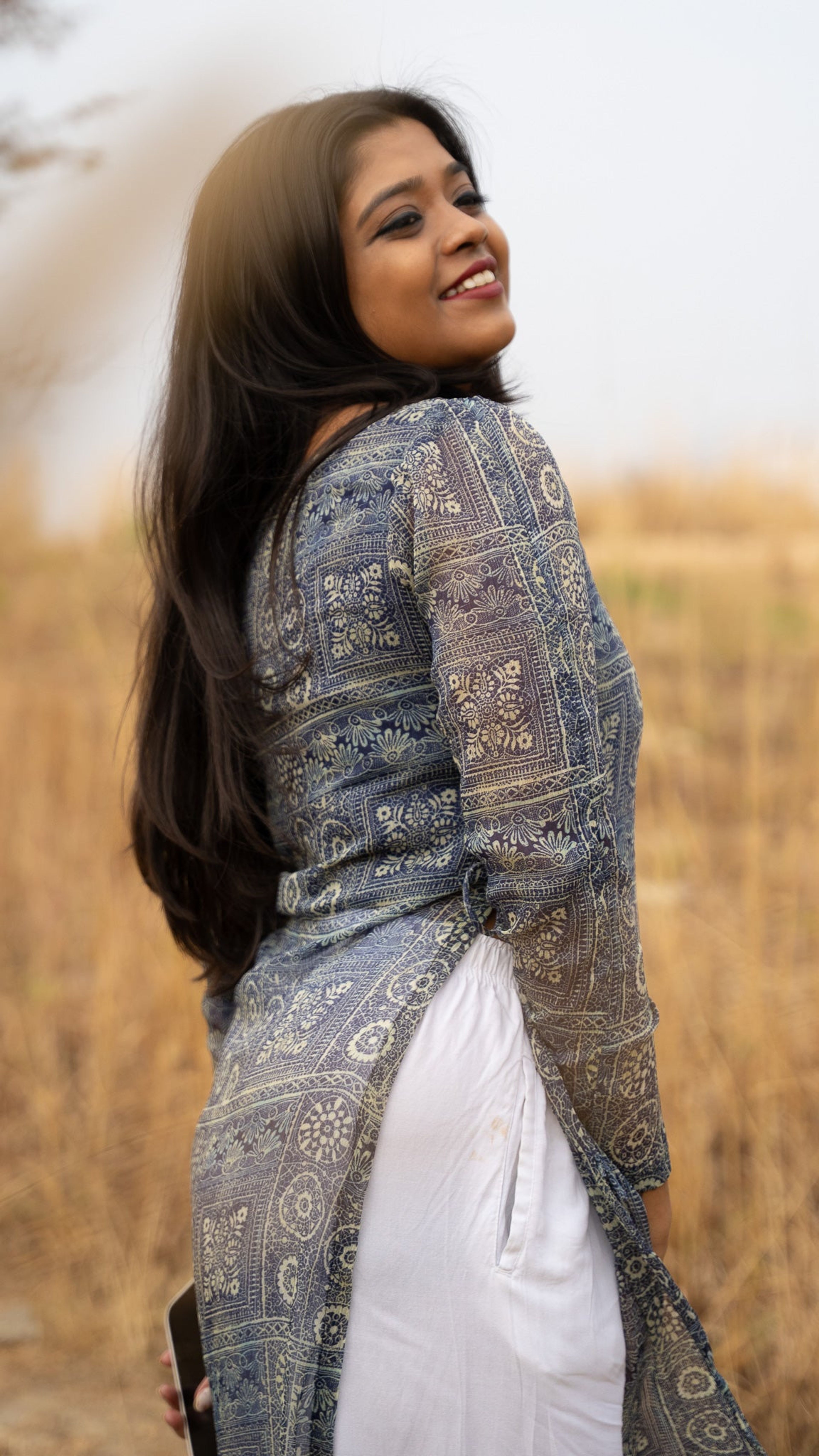 Chiffon kurta with side slit and tying