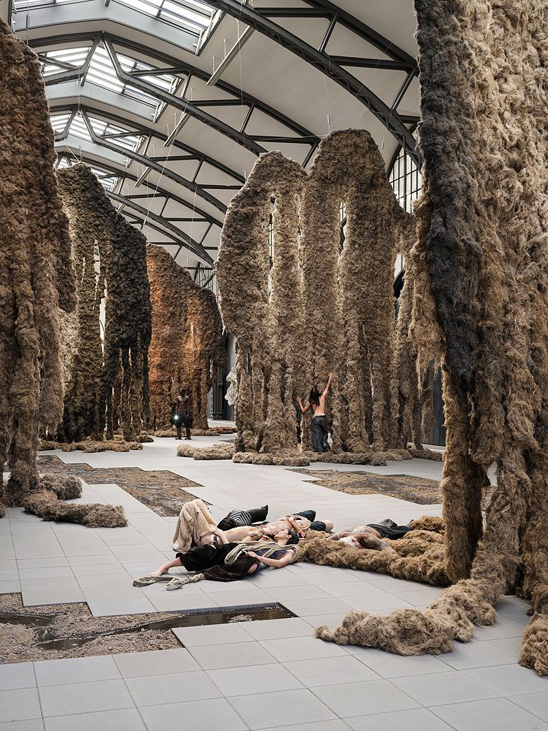Klára Hosnedlová transforma el Hamburger Bahnhof en un paisaje mítico