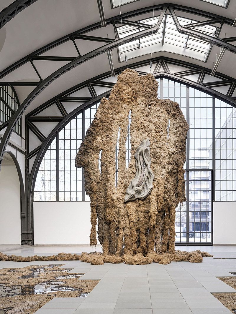 Klára Hosnedlová transforma el Hamburger Bahnhof en un paisaje mítico