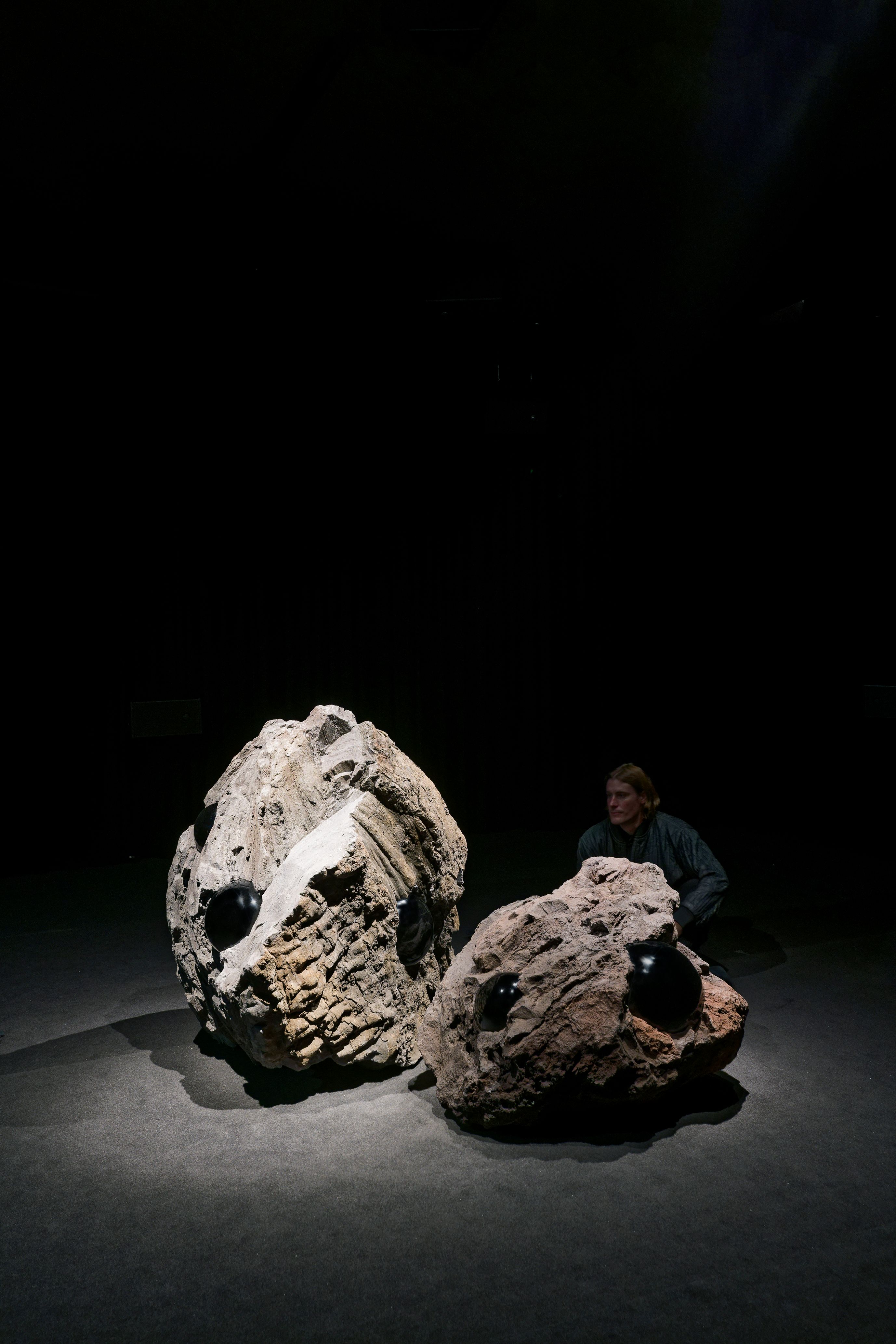 Julian Charrière revela los ecos de la Tierra en el Palais de Tokyo