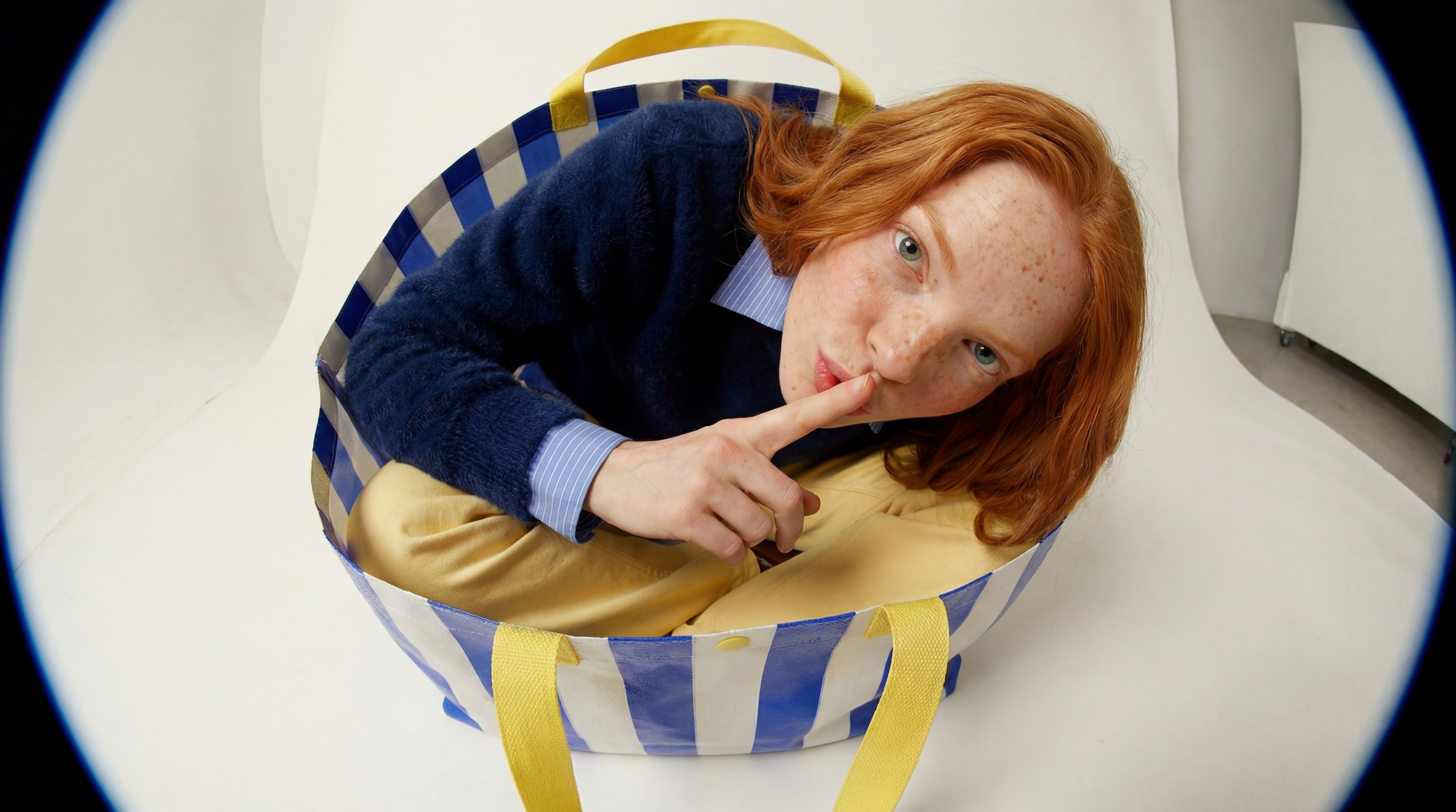 The Clueless: como dirigir la IA para crear imágenes reales