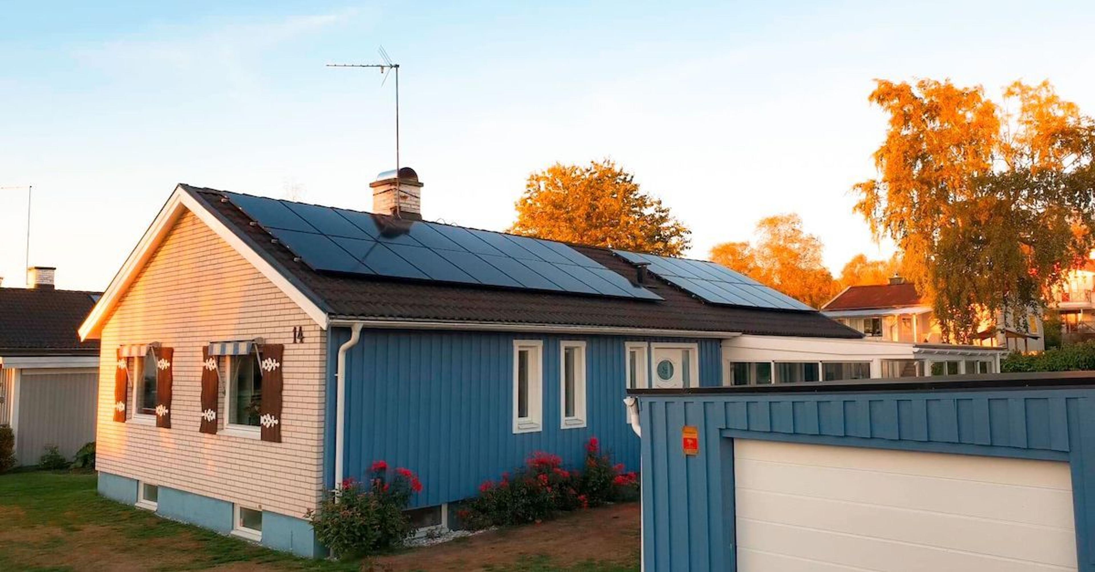 Performance solcellepanelene produserer mest strøm. Otovo har både flere typer solcellepaneler