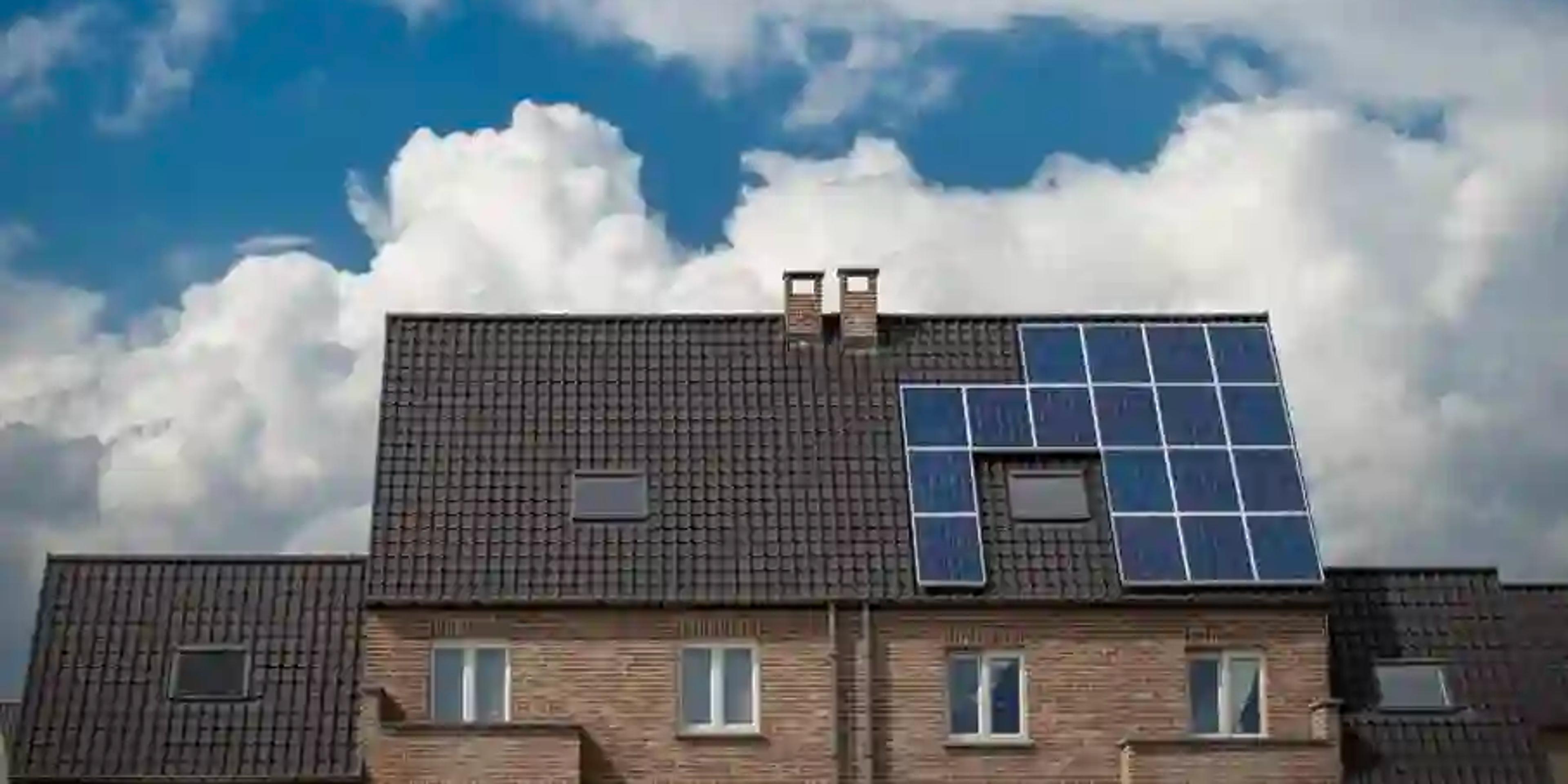 Zonnepanelen op een dak in Ninove