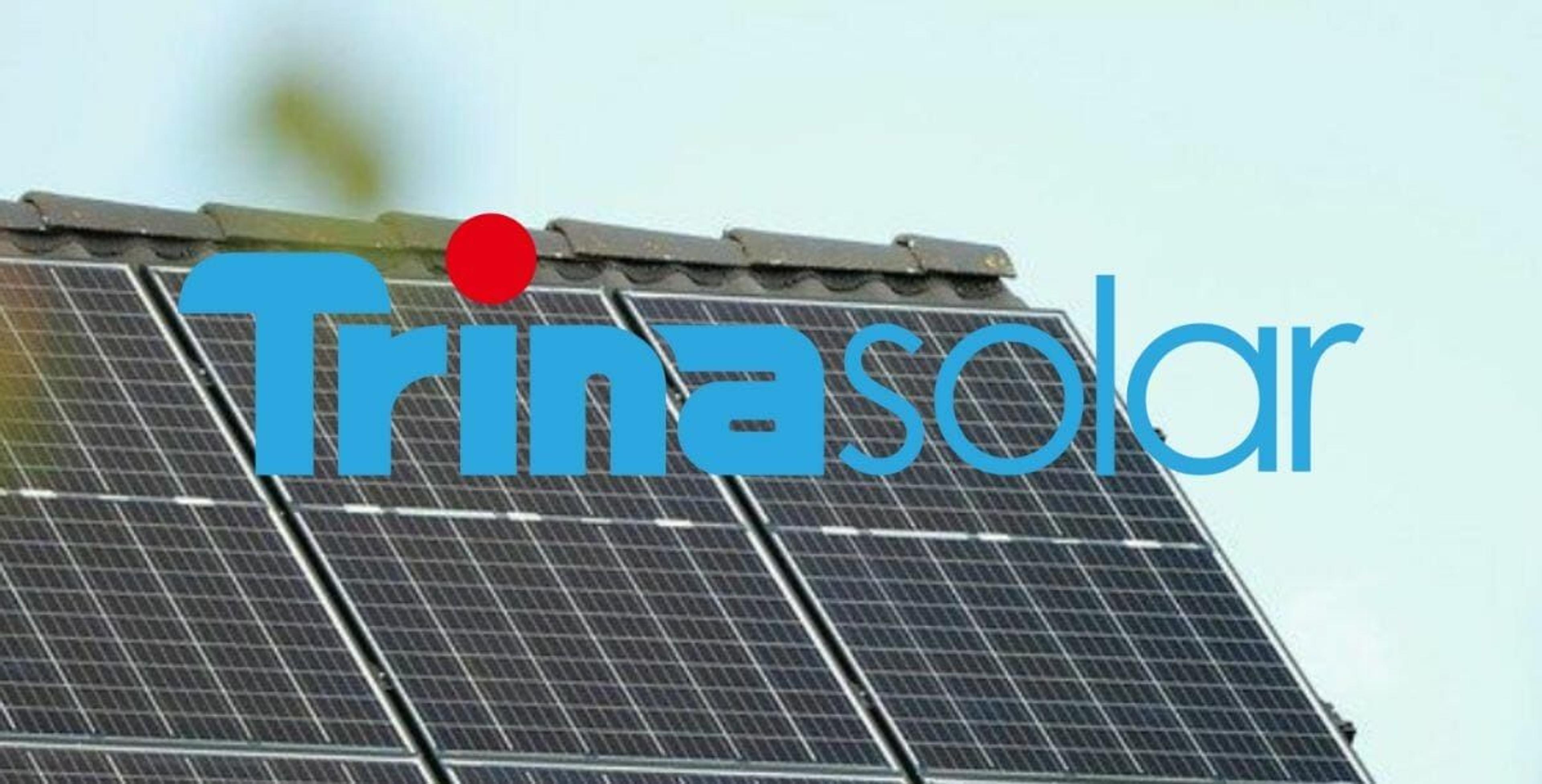 Solarpanels von Trina Solar mit dem Logo von Trina Solar