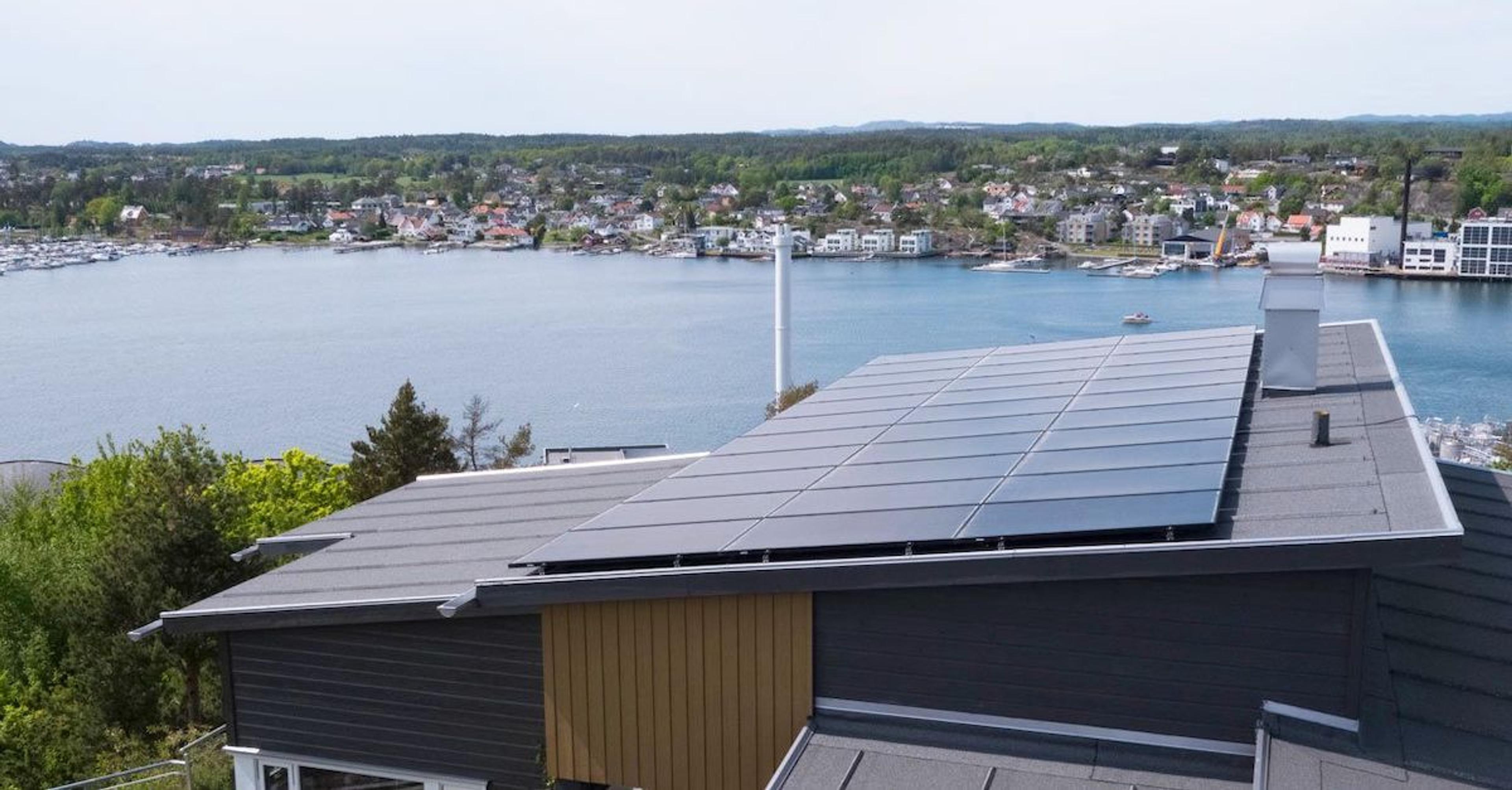 Eksempler på hus med solcellepaneler
